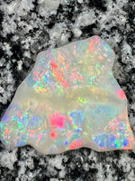 Load image into Gallery viewer, 51,36 ct multi patern red fire everywhere bigg opal
