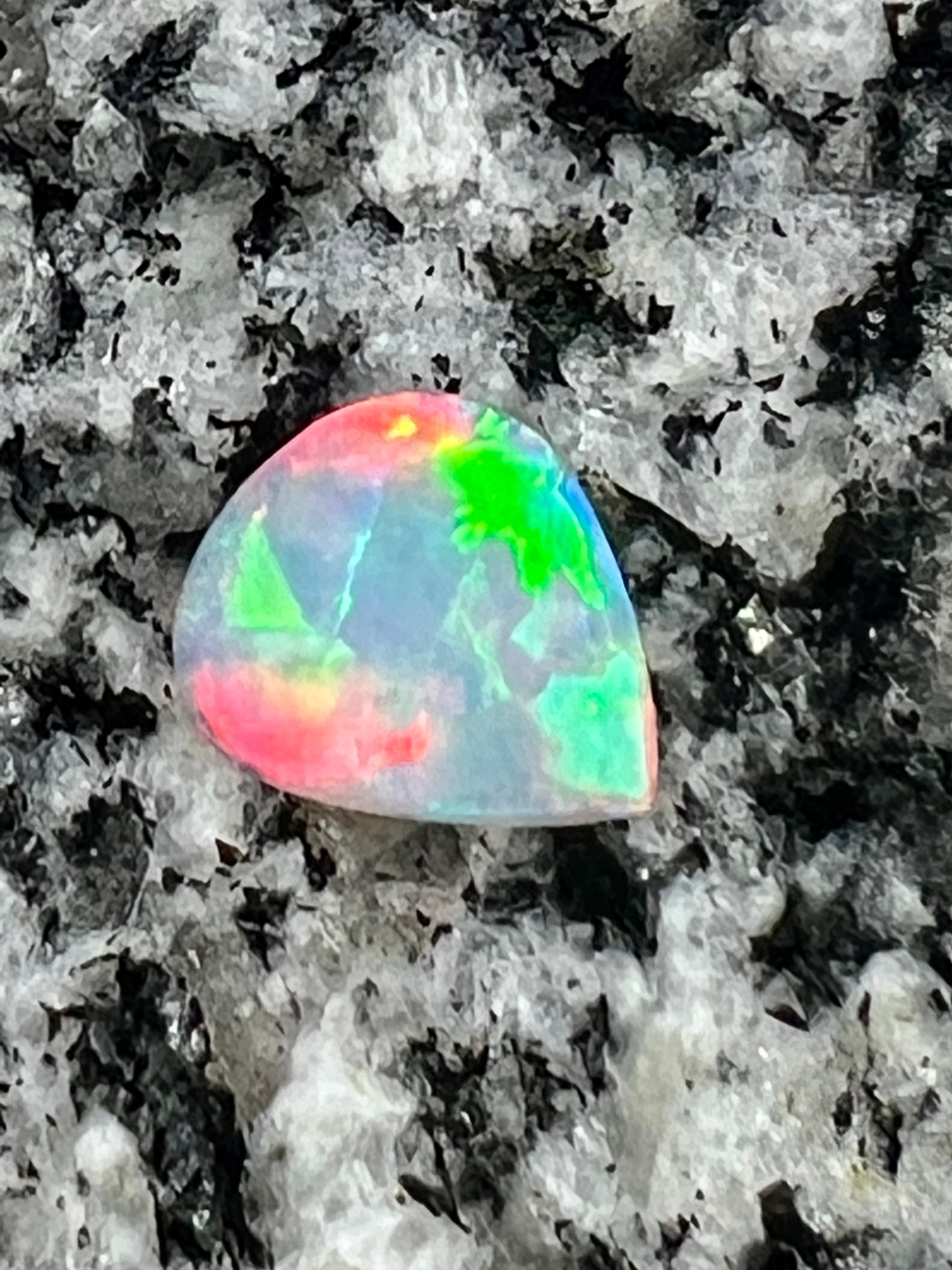 1,16 ct extreem bright 2- sided Crystal opal