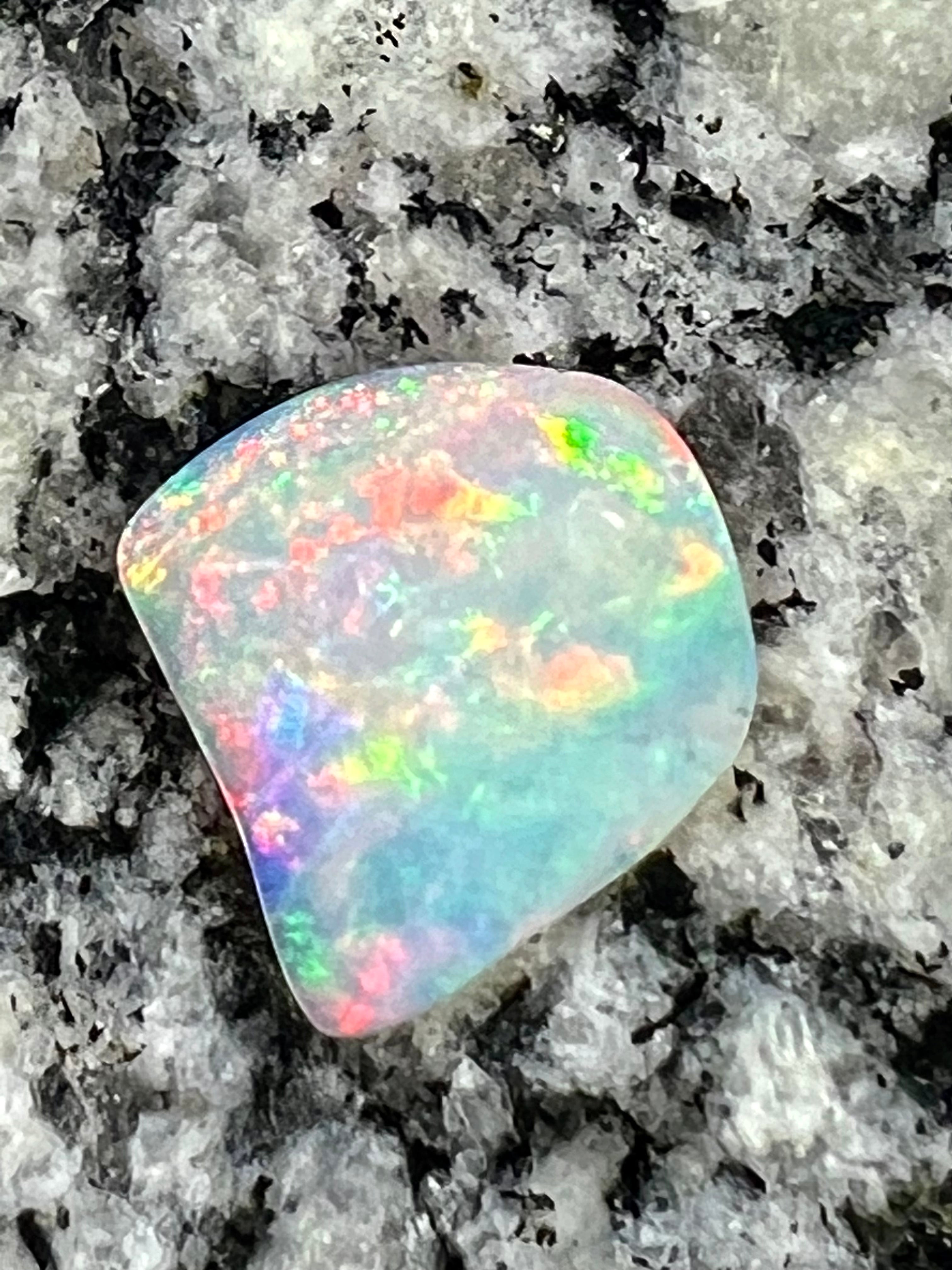 4,96 ct 2-sided fully saturated crystal opal