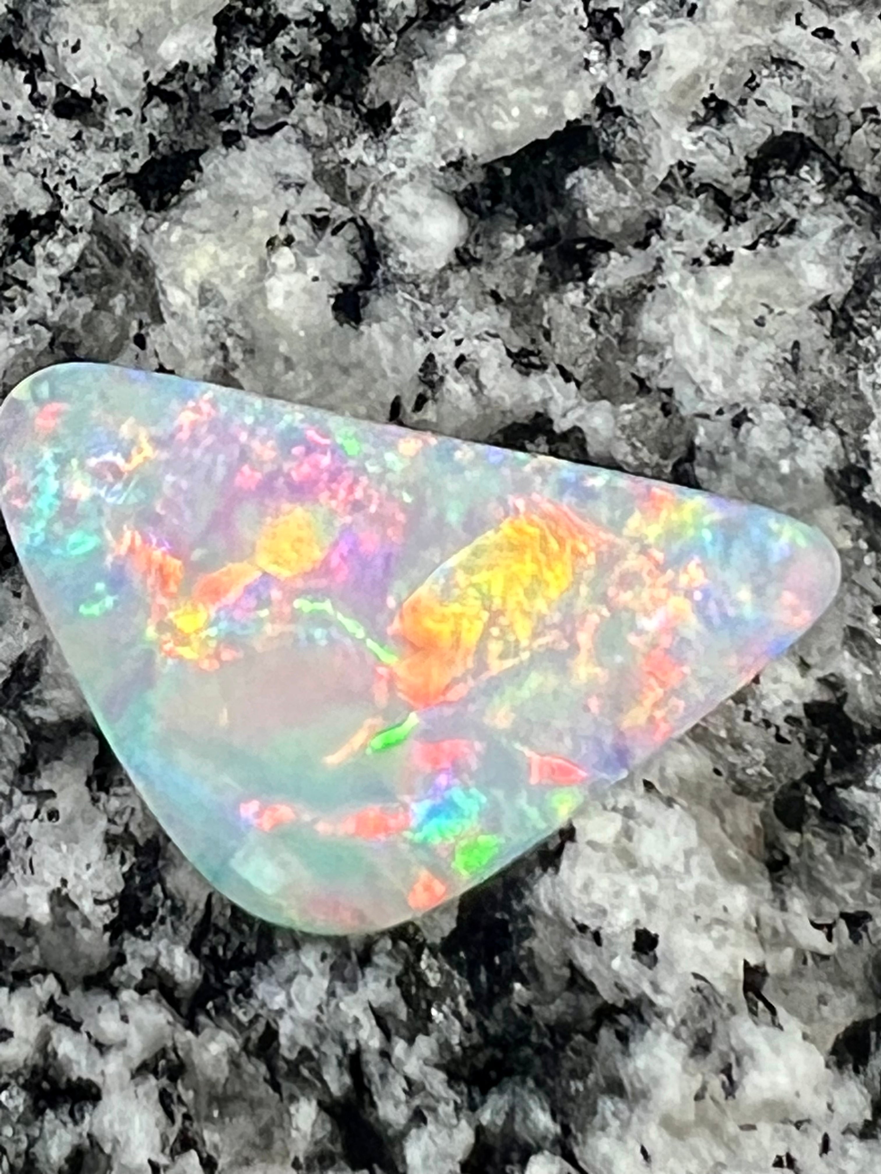 8,19ct rolling rainbow flashfire 2 sided opal