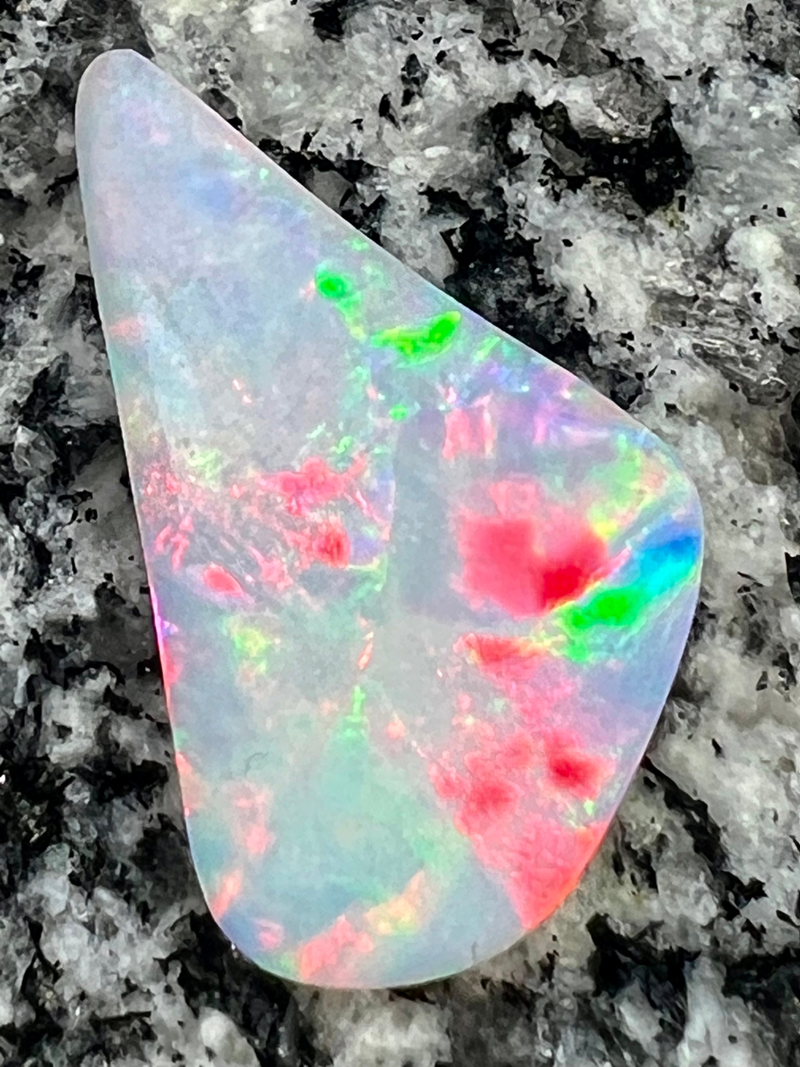 11,68ct extreem bright directional opal