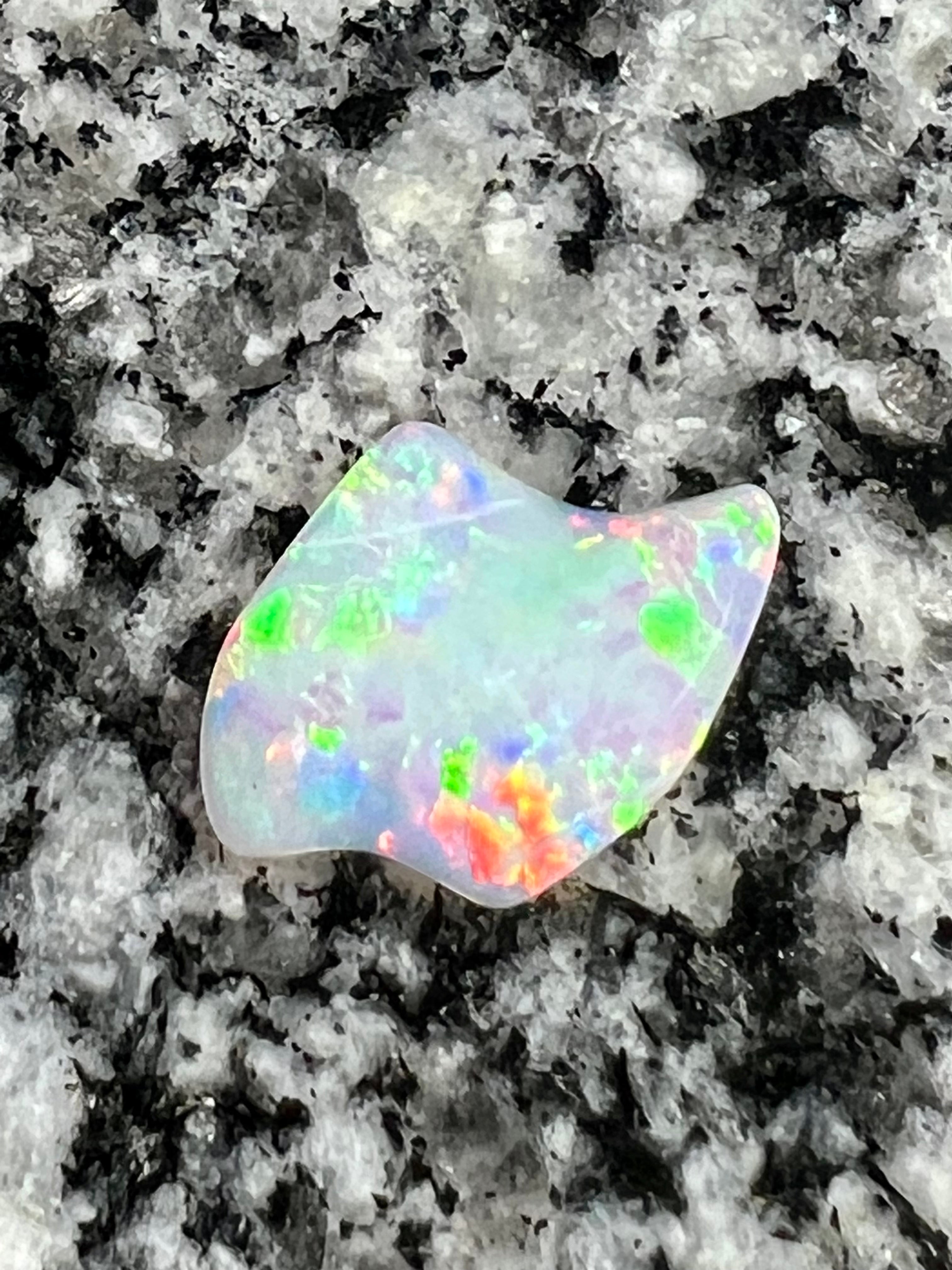 4,07 ct extreem bright 2-sided opal