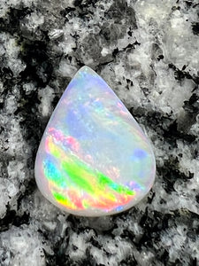 3,82 ct every color of the rainbow extreem bright opal