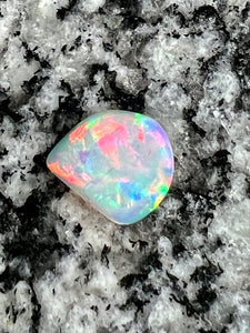 3,36 ct extreem bright 2 - sided Crystal opal