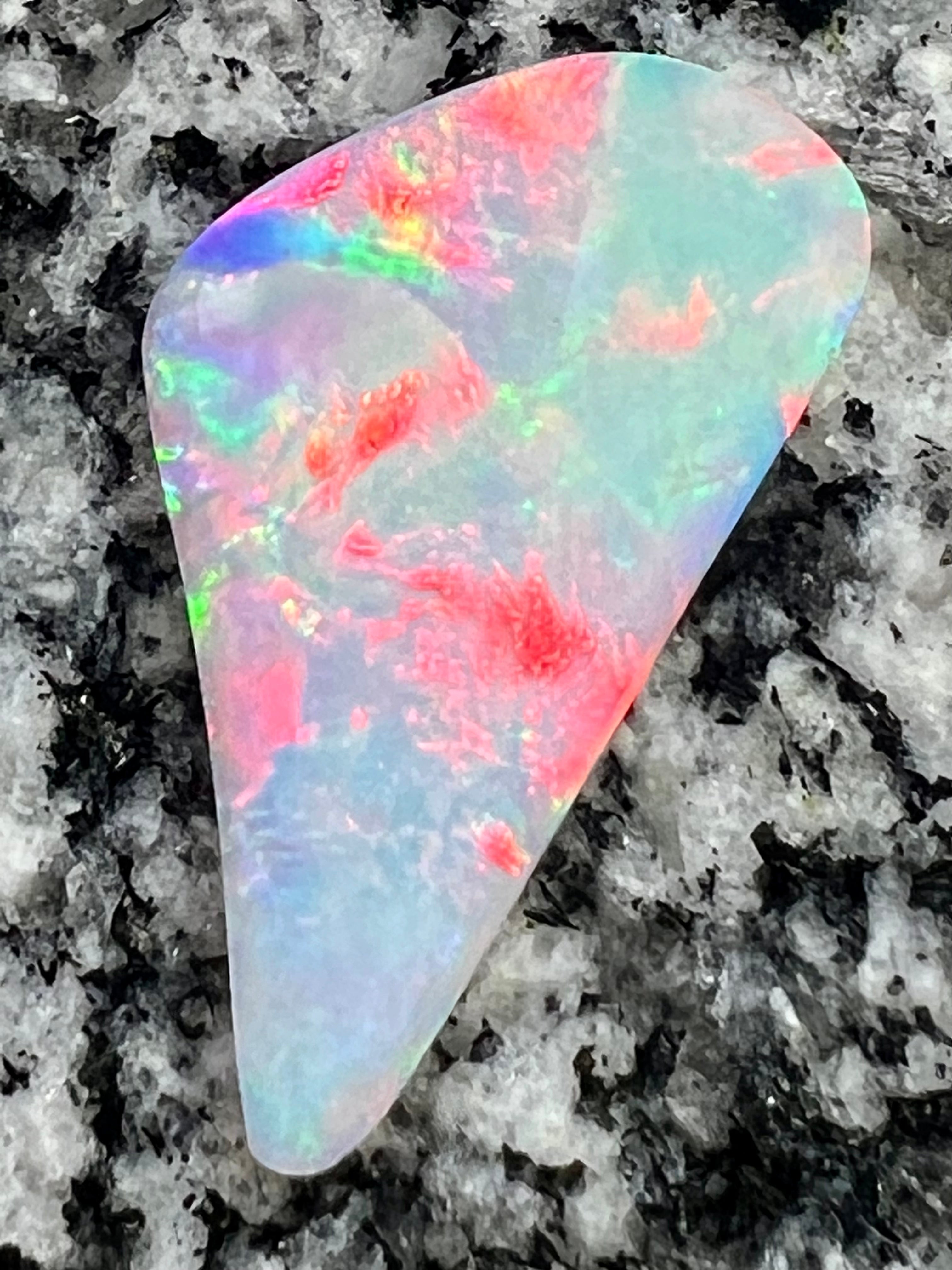 11,68ct extreem bright directional opal