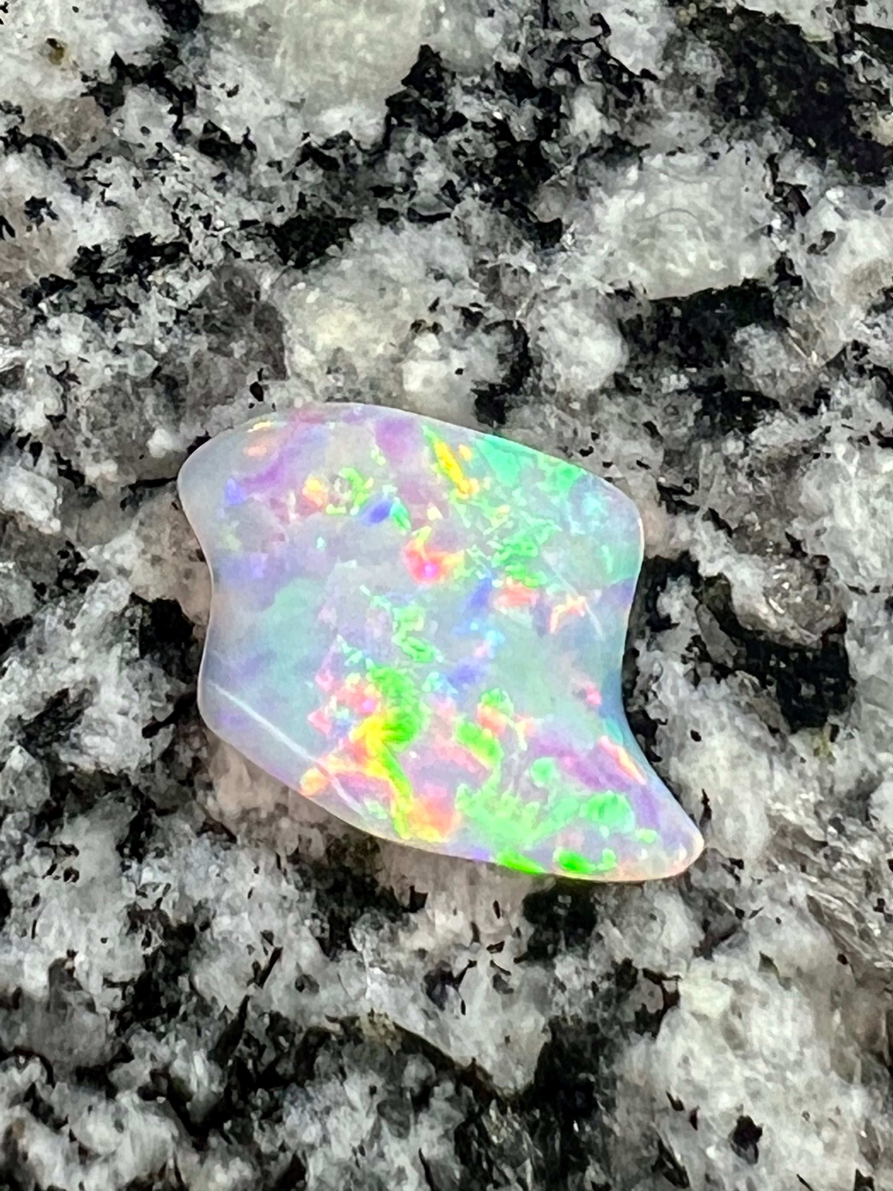 4,07 ct extreem bright 2-sided opal