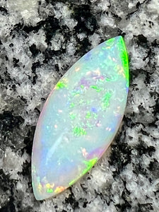 5,61 ct fully saturated crystal opal