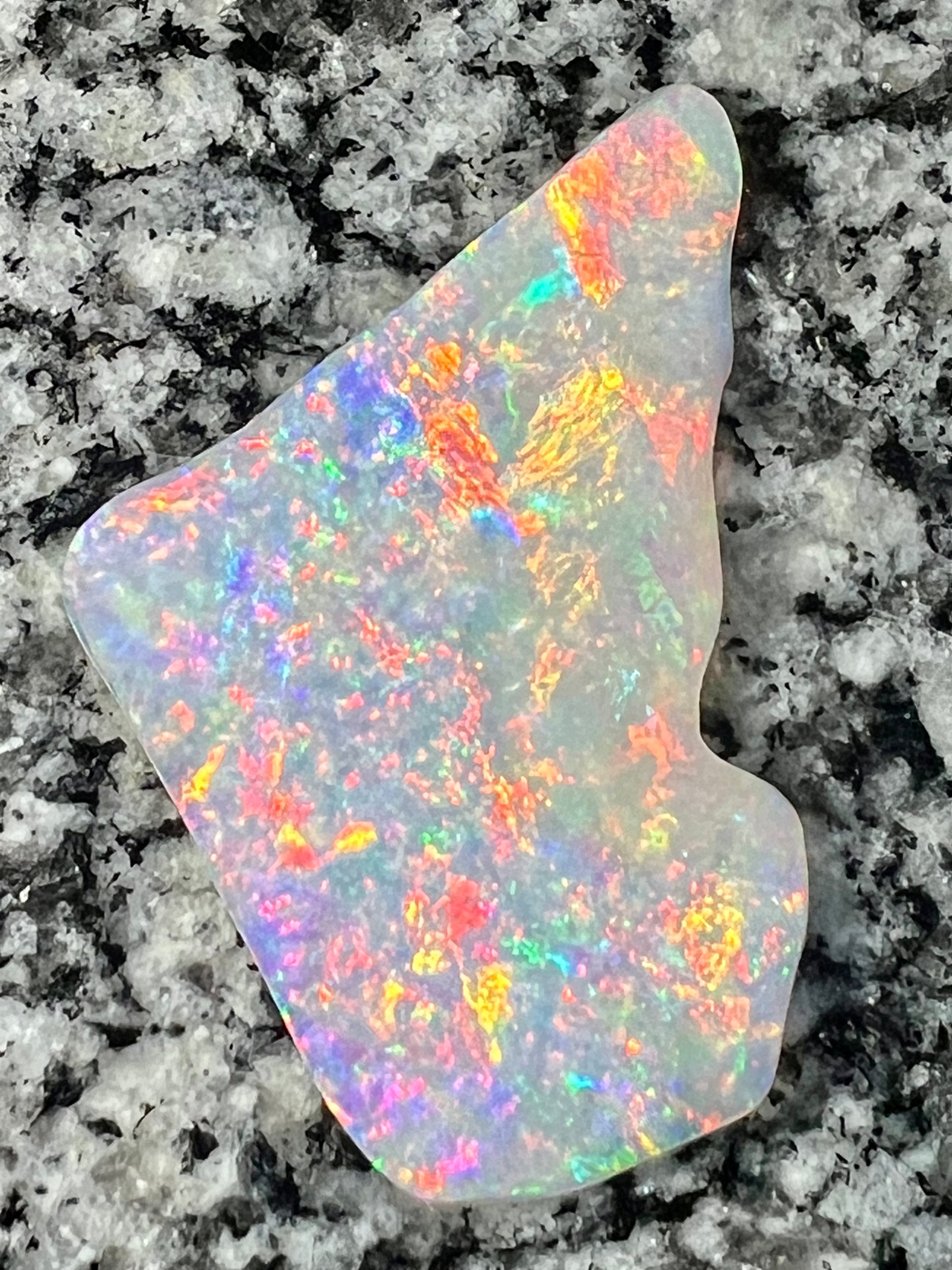 34,1 ct extr 3D non directional fully saturated opal