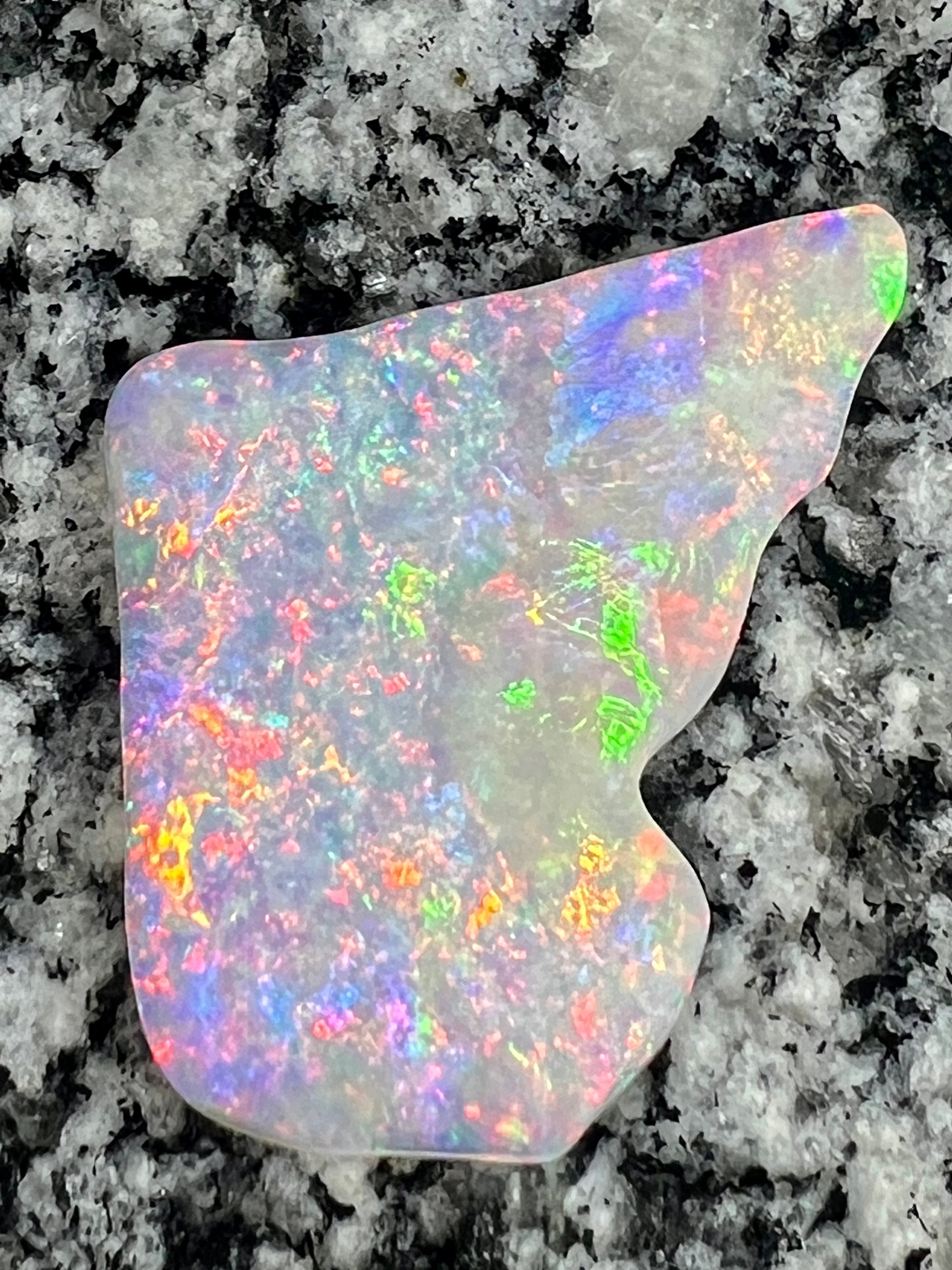 34,1 ct extr 3D non directional fully saturated opal