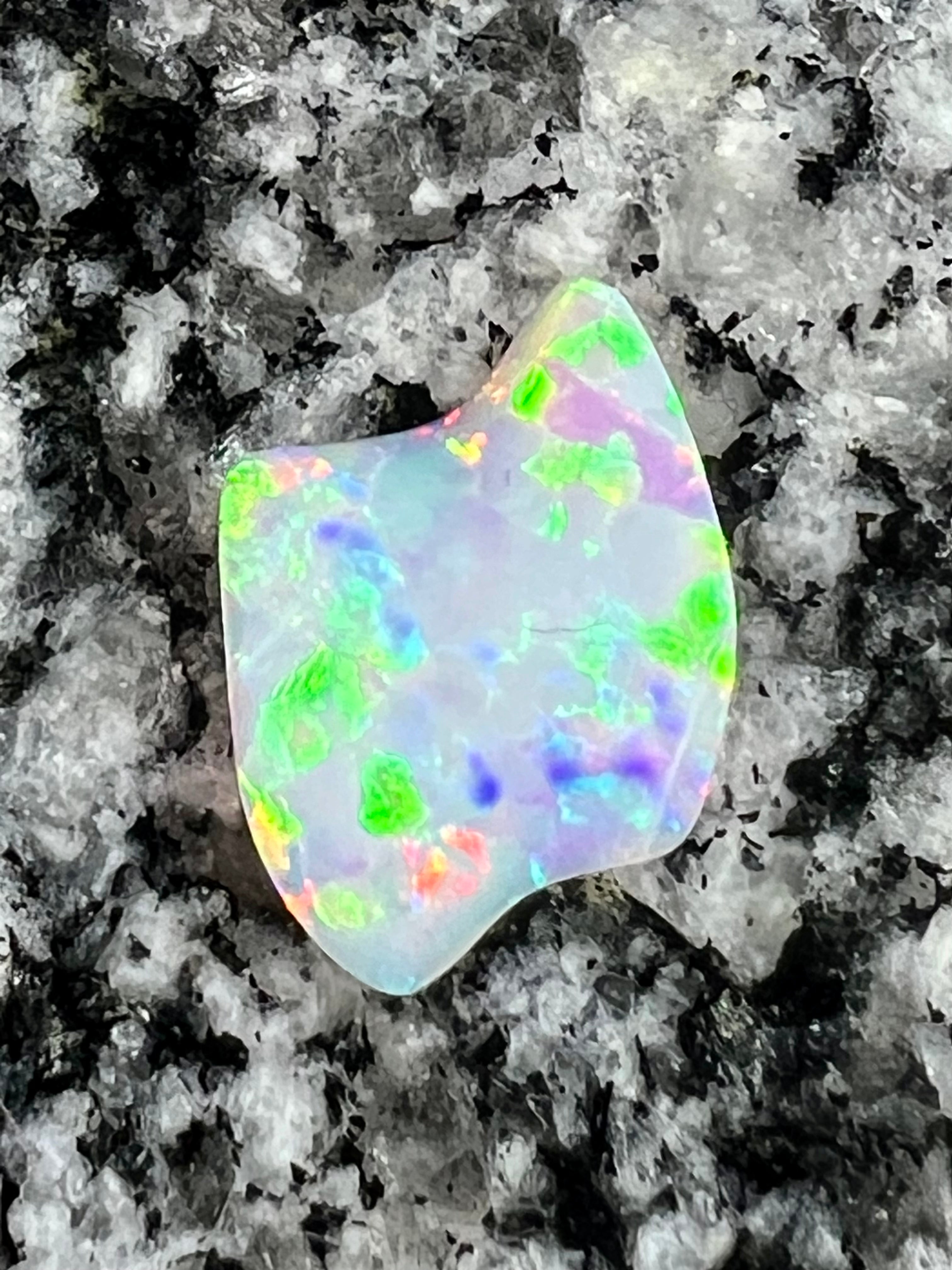 4,07 ct extreem bright 2-sided opal