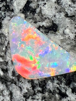 Load image into Gallery viewer, 8,19ct rolling rainbow flashfire 2 sided opal
