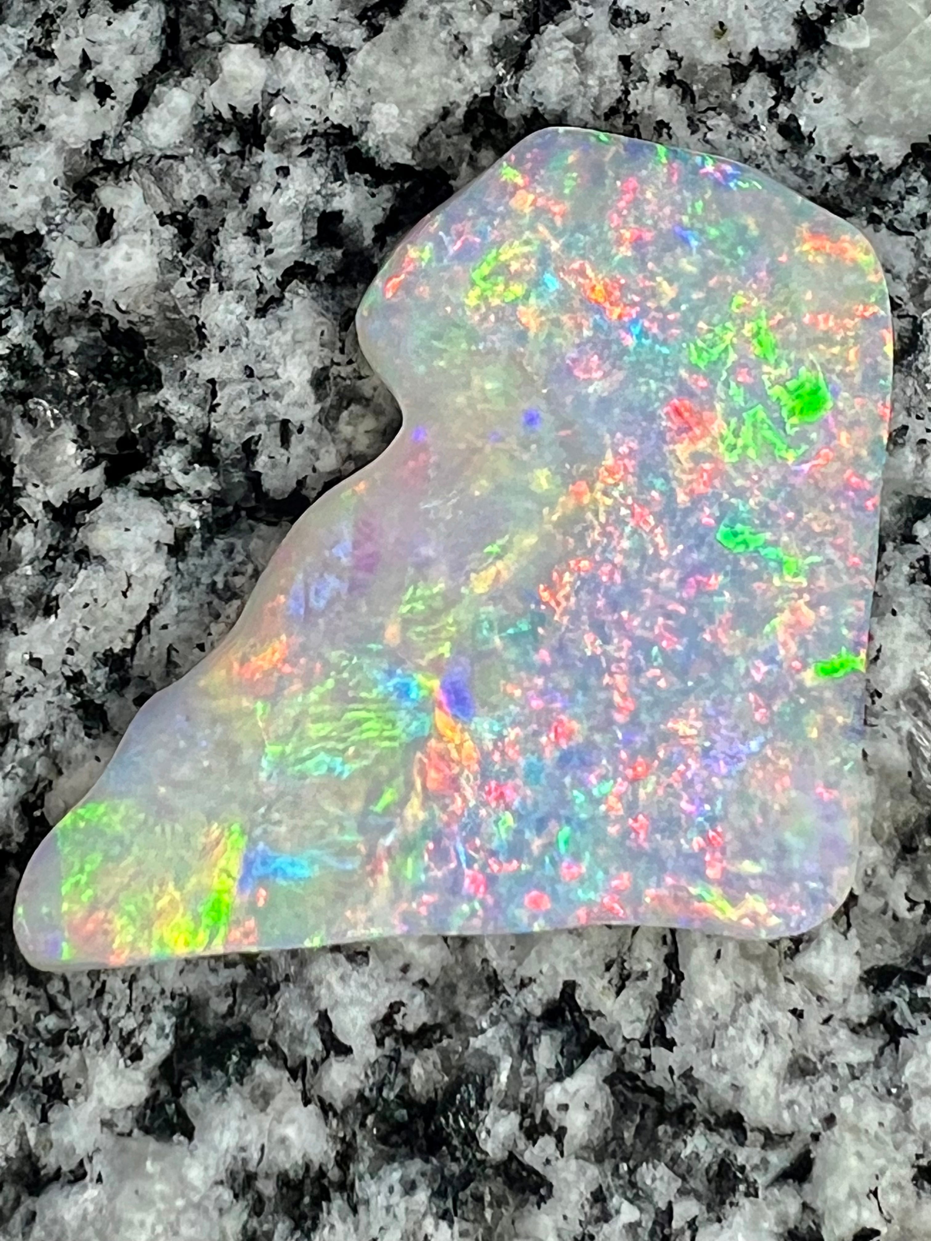 34,1 ct extr 3D non directional fully saturated opal