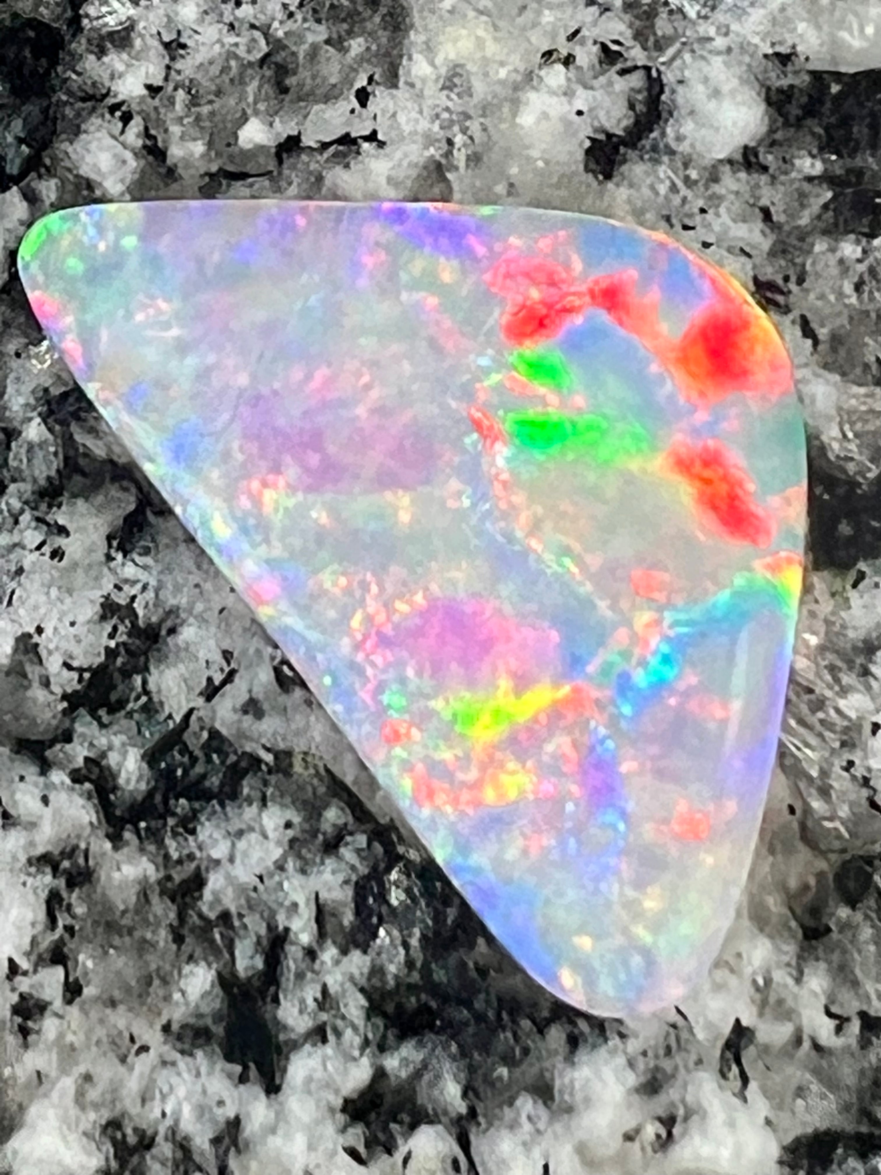 8,19ct rolling rainbow flashfire 2 sided opal