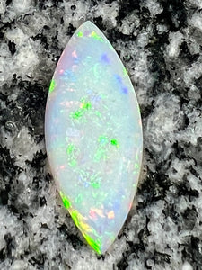 5,61 ct fully saturated crystal opal