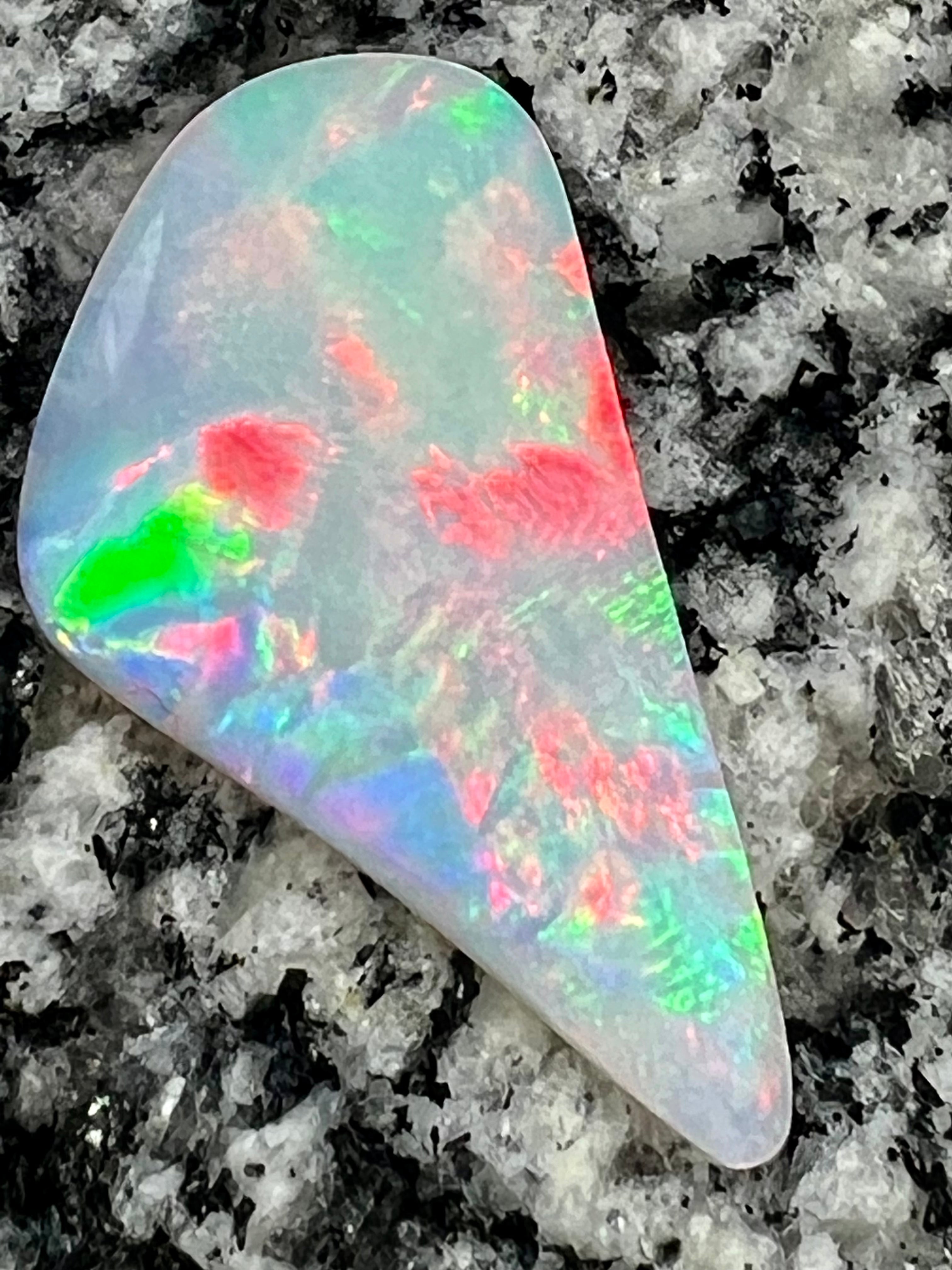 11,68ct extreem bright directional opal