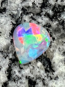 1,16 ct extreem bright 2- sided Crystal opal