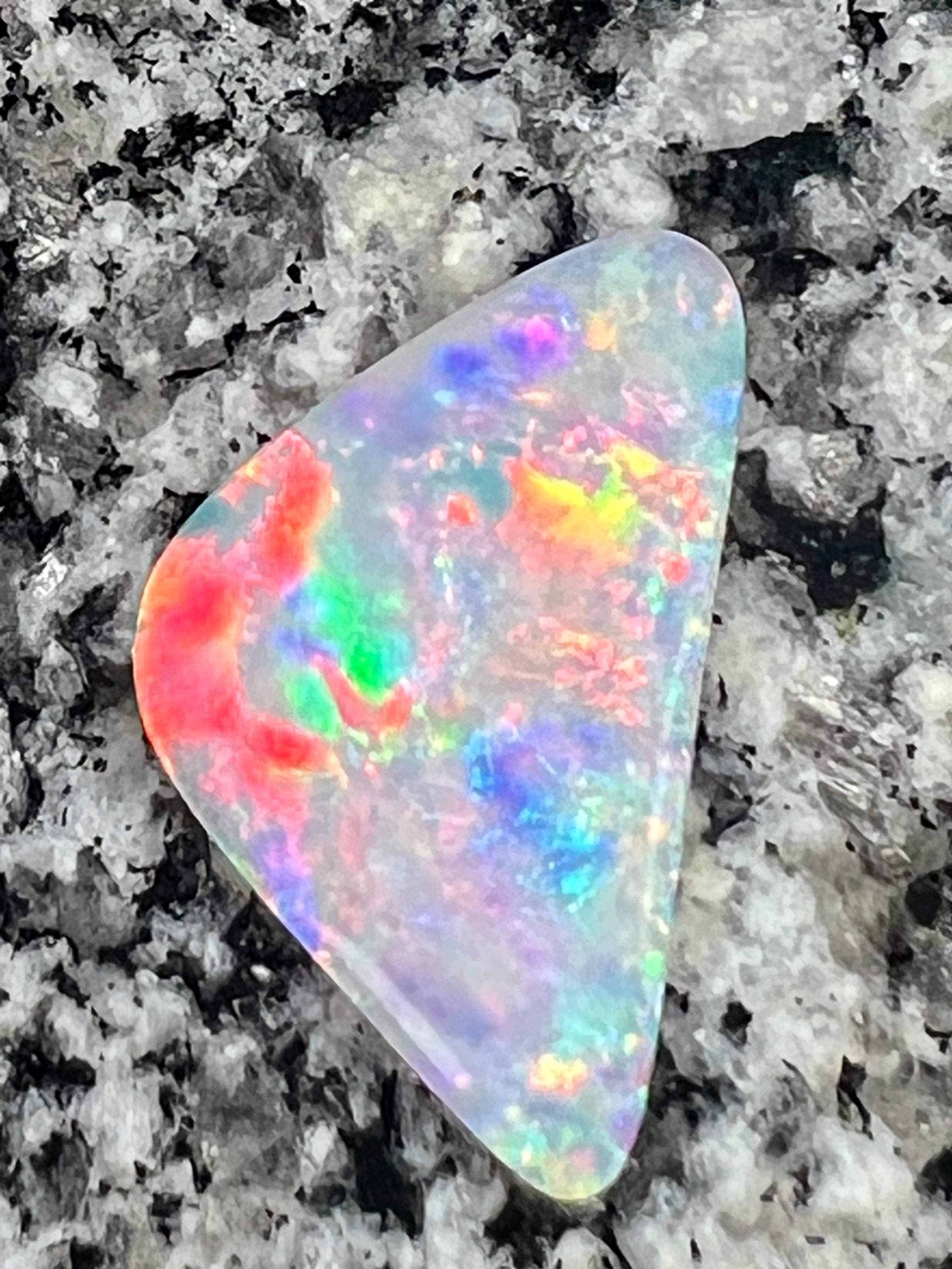 8,19ct rolling rainbow flashfire 2 sided opal