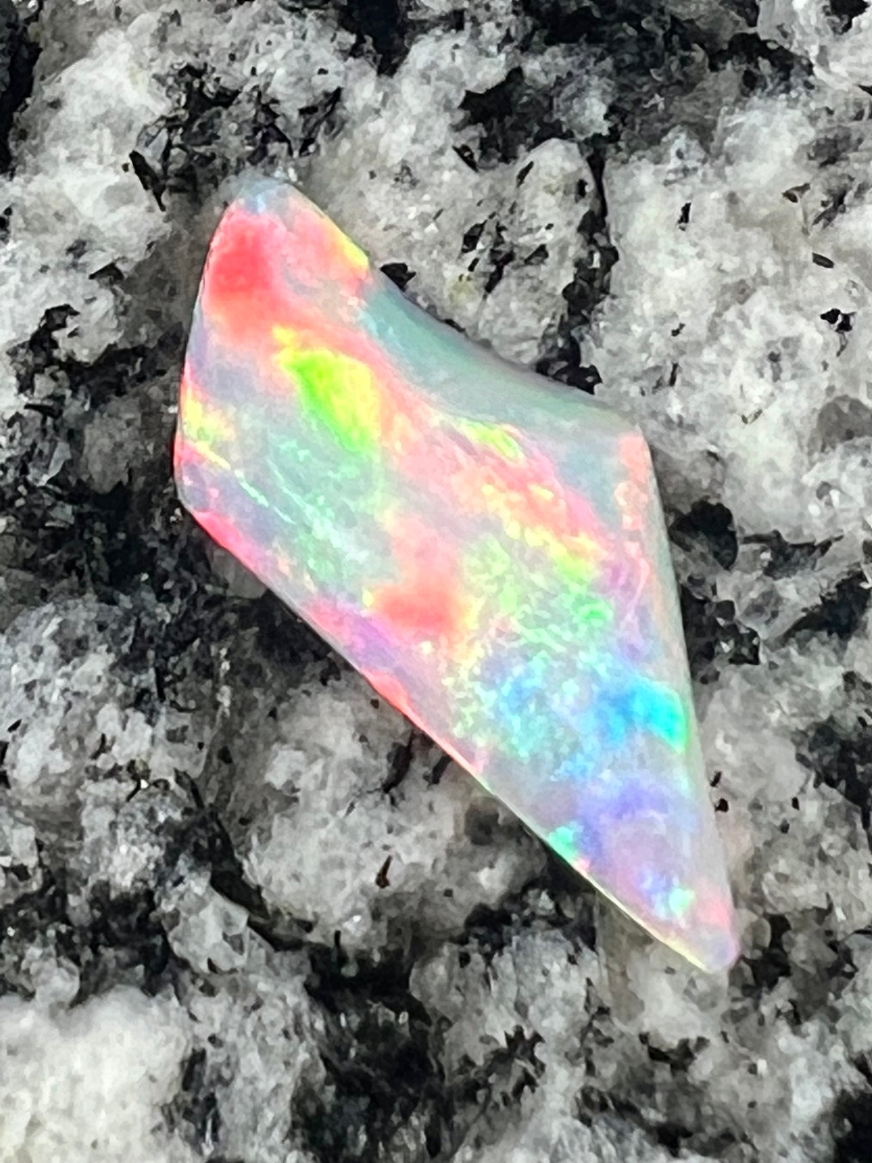 3,72ct brilliant rainbow colors 2 sided opal