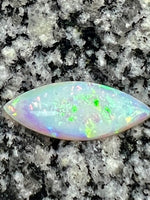 Load image into Gallery viewer, 5,61 ct fully saturated crystal opal
