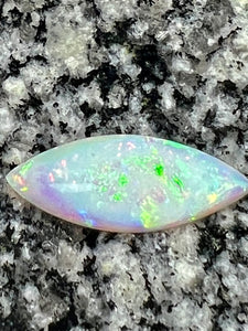 5,61 ct fully saturated crystal opal