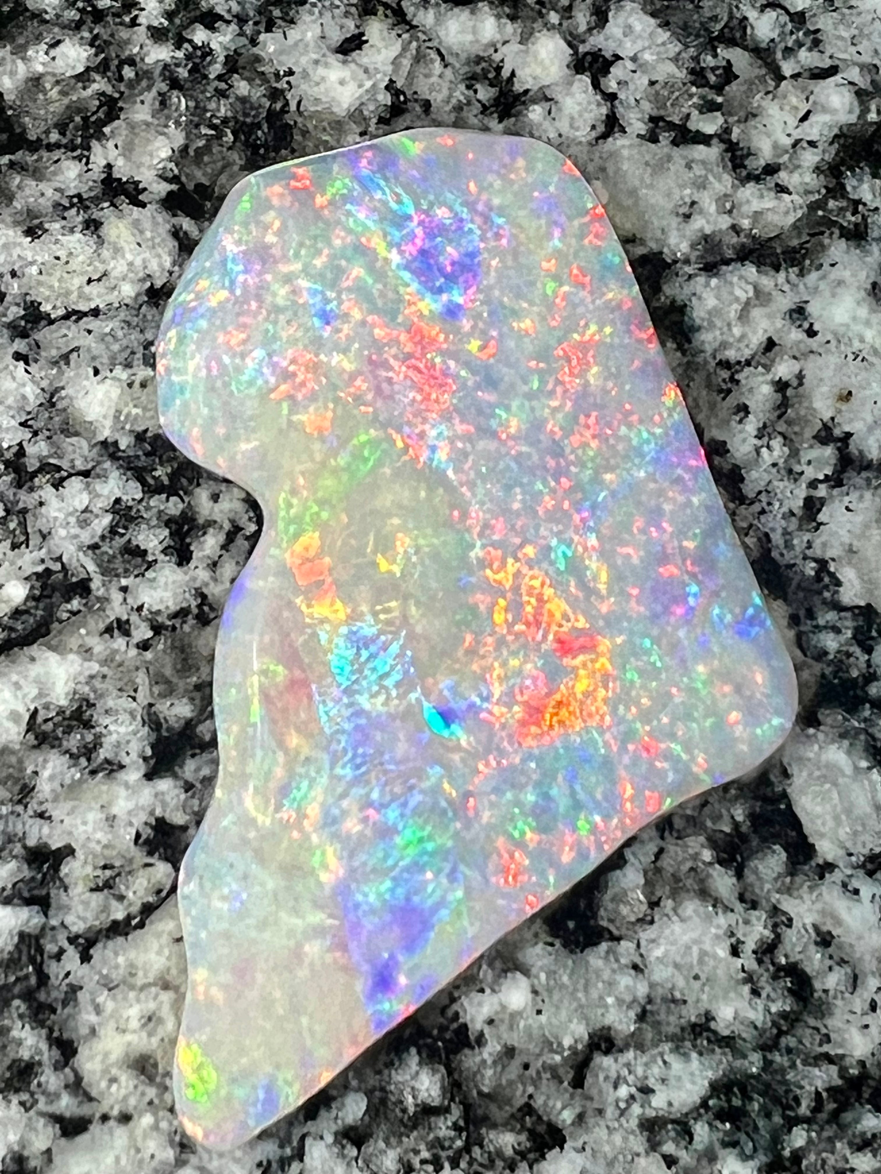 34,1 ct extr 3D non directional fully saturated opal