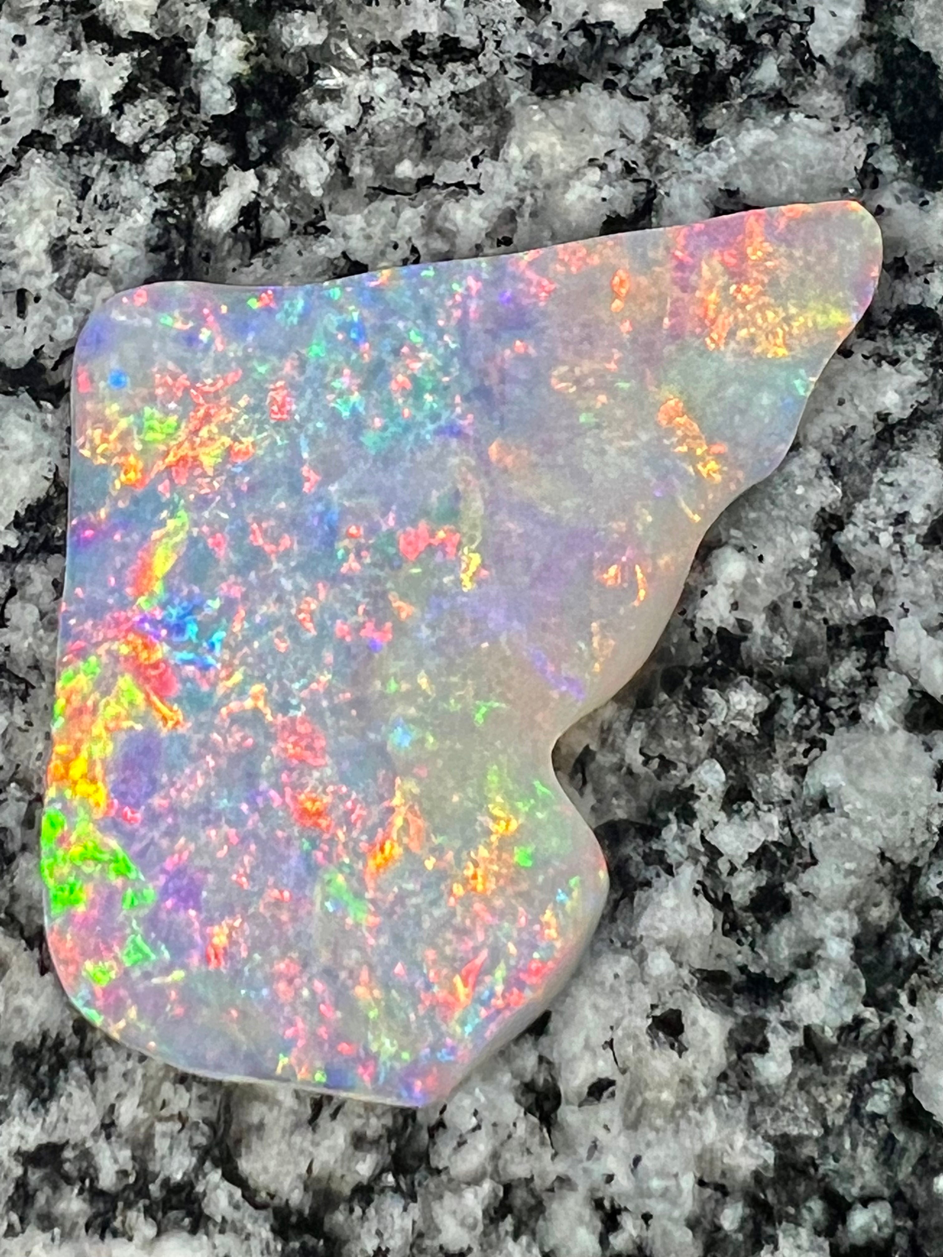 34,1 ct extr 3D non directional fully saturated opal