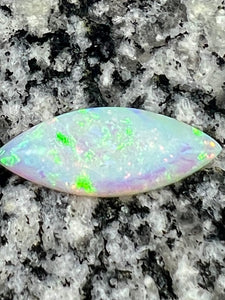 5,61 ct fully saturated crystal opal