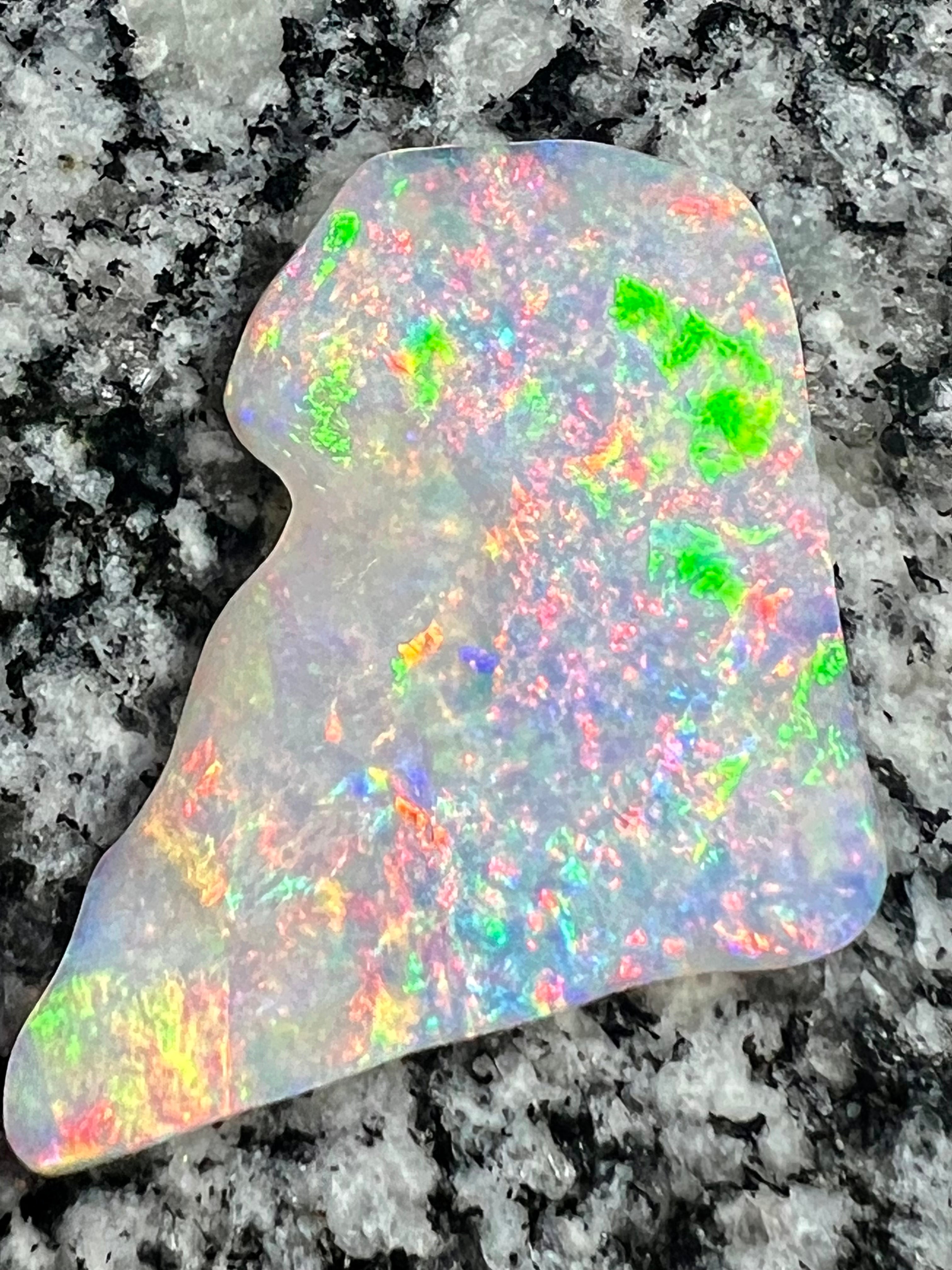 34,1 ct extr 3D non directional fully saturated opal