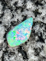 Load image into Gallery viewer, 1,58 ct fully saturated non directional 2-sided crystal opal
