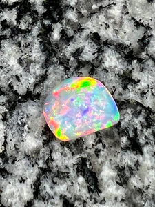 3,36 ct extreem bright 2 - sided Crystal opal