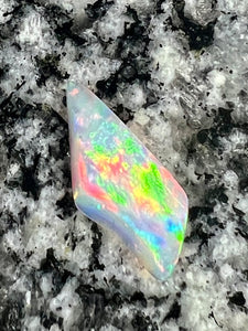 3,72ct brilliant rainbow colors 2 sided opal