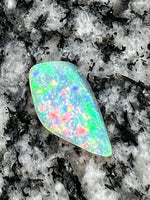 Load image into Gallery viewer, 1,58 ct fully saturated non directional 2-sided crystal opal
