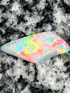 3,72ct brilliant rainbow colors 2 sided opal