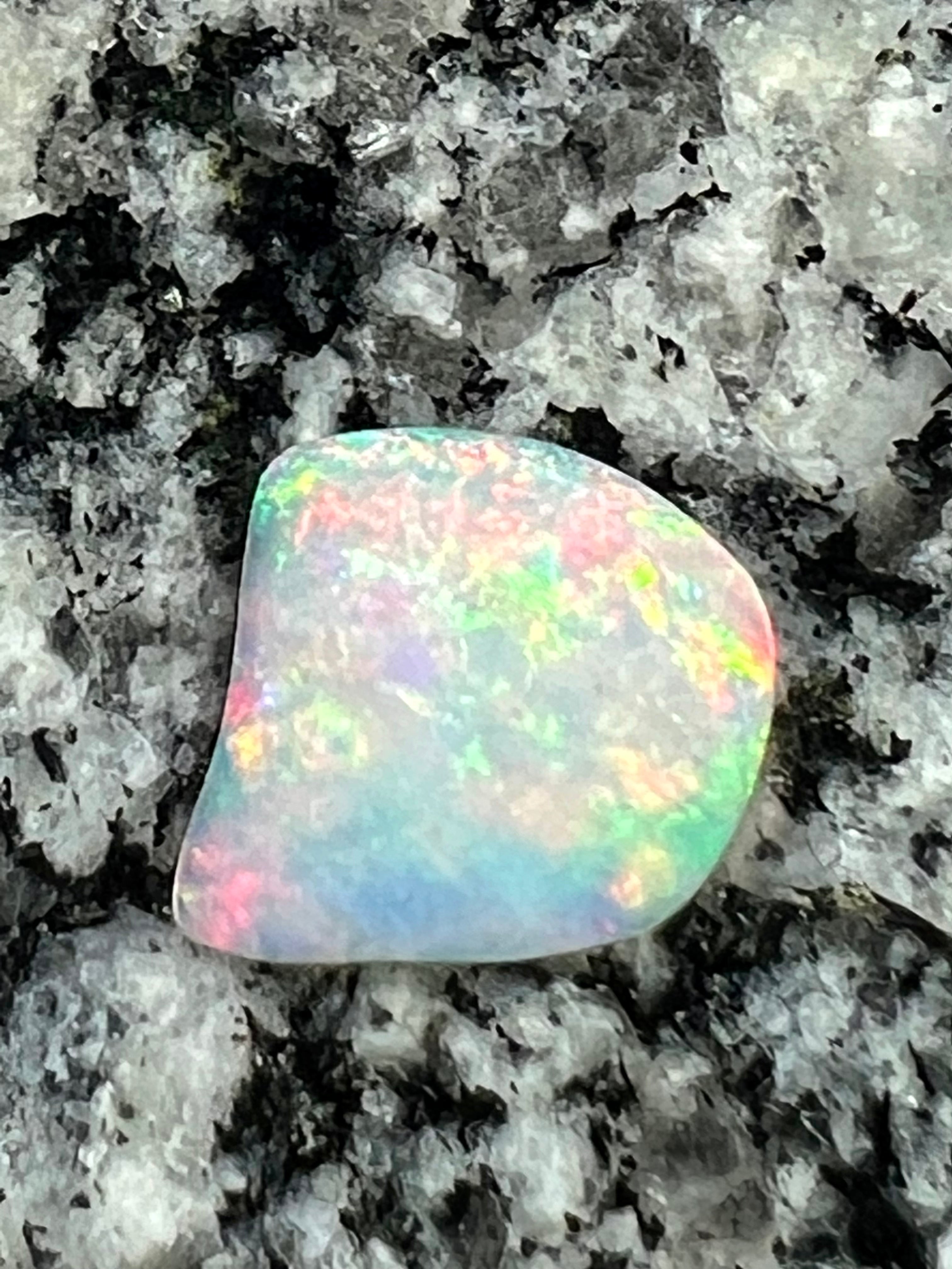 4,96 ct 2-sided fully saturated crystal opal