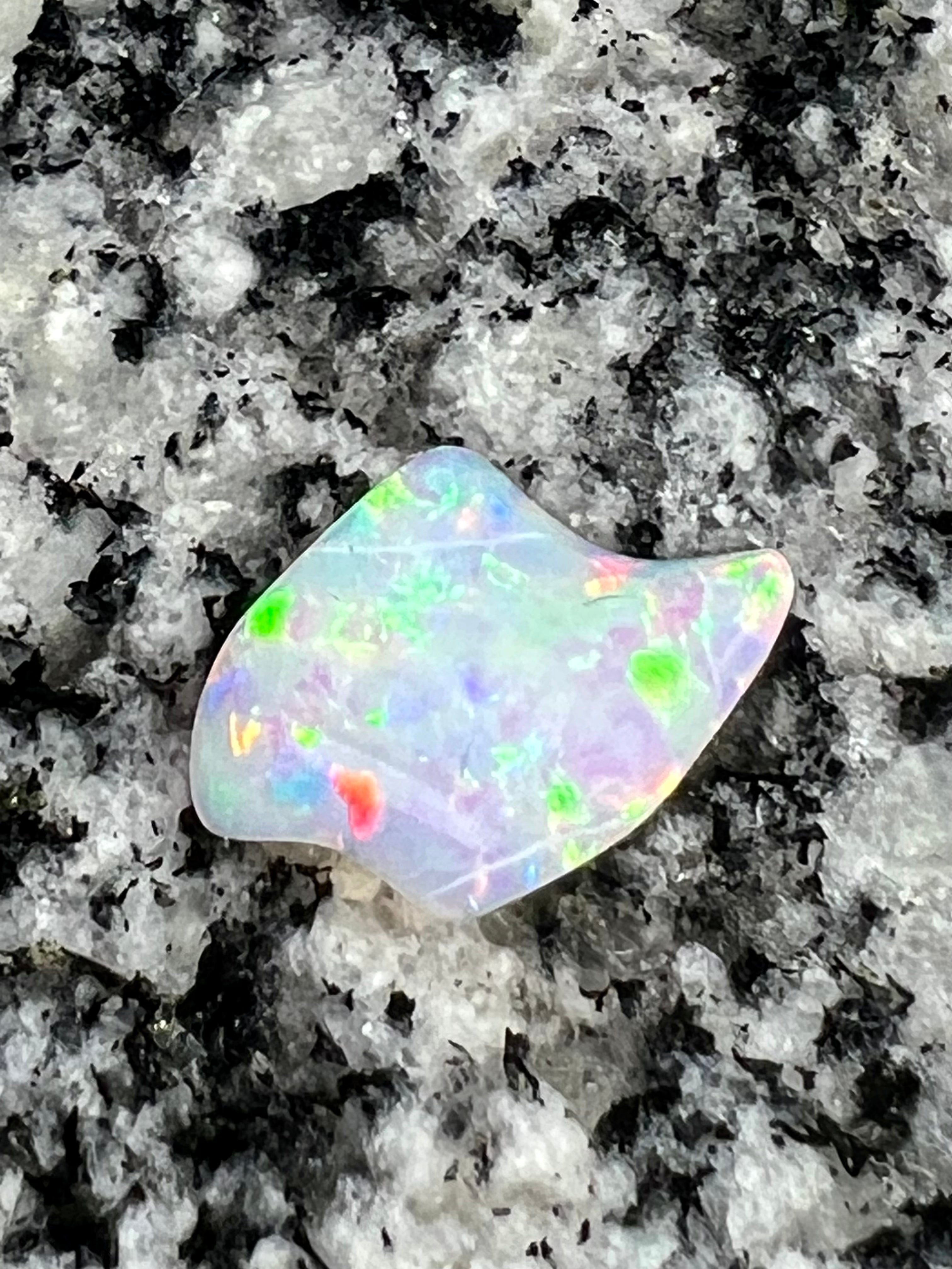 4,07 ct extreem bright 2-sided opal