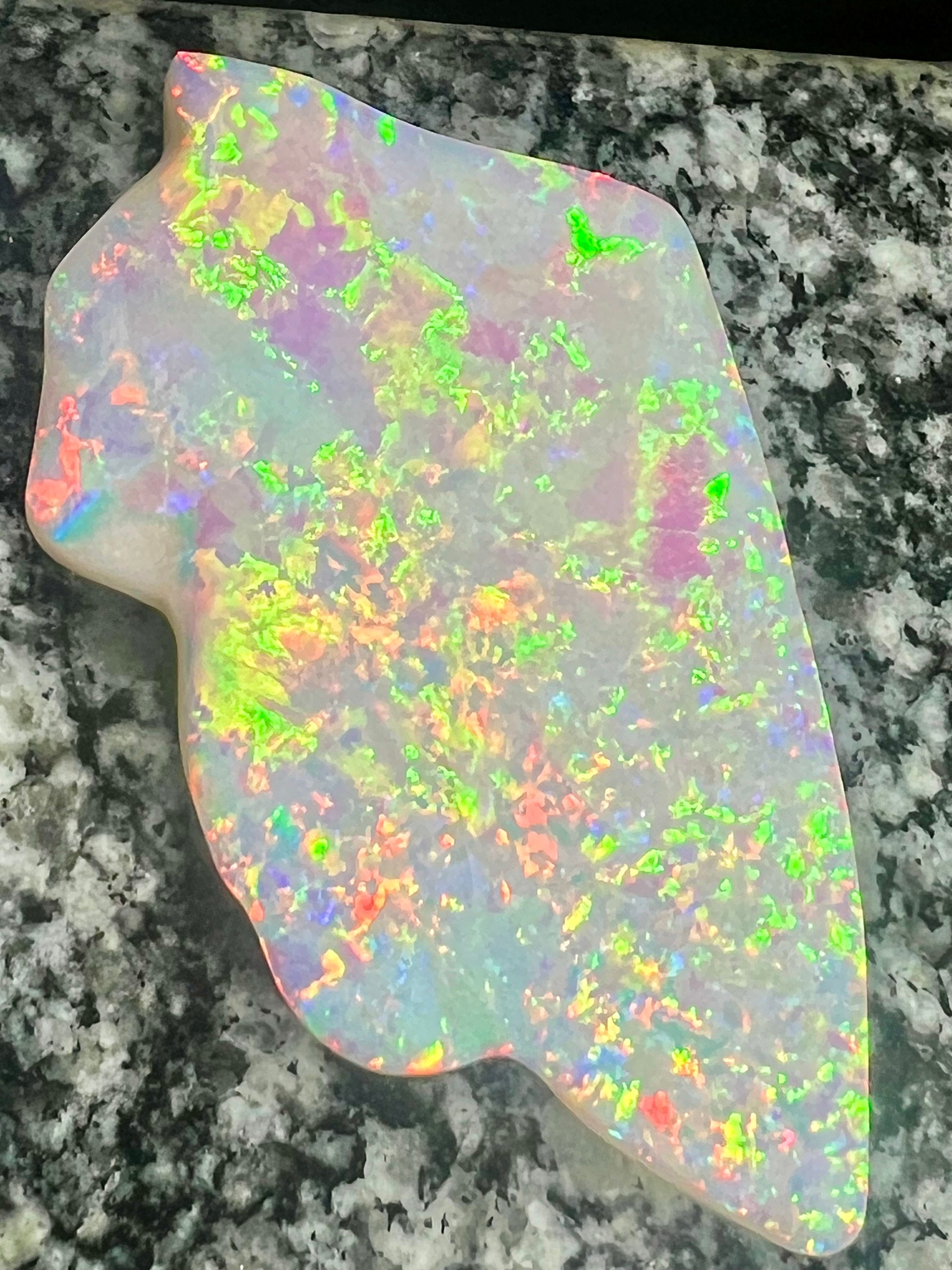 254,7 ct extreem bright very high Brazilian opal