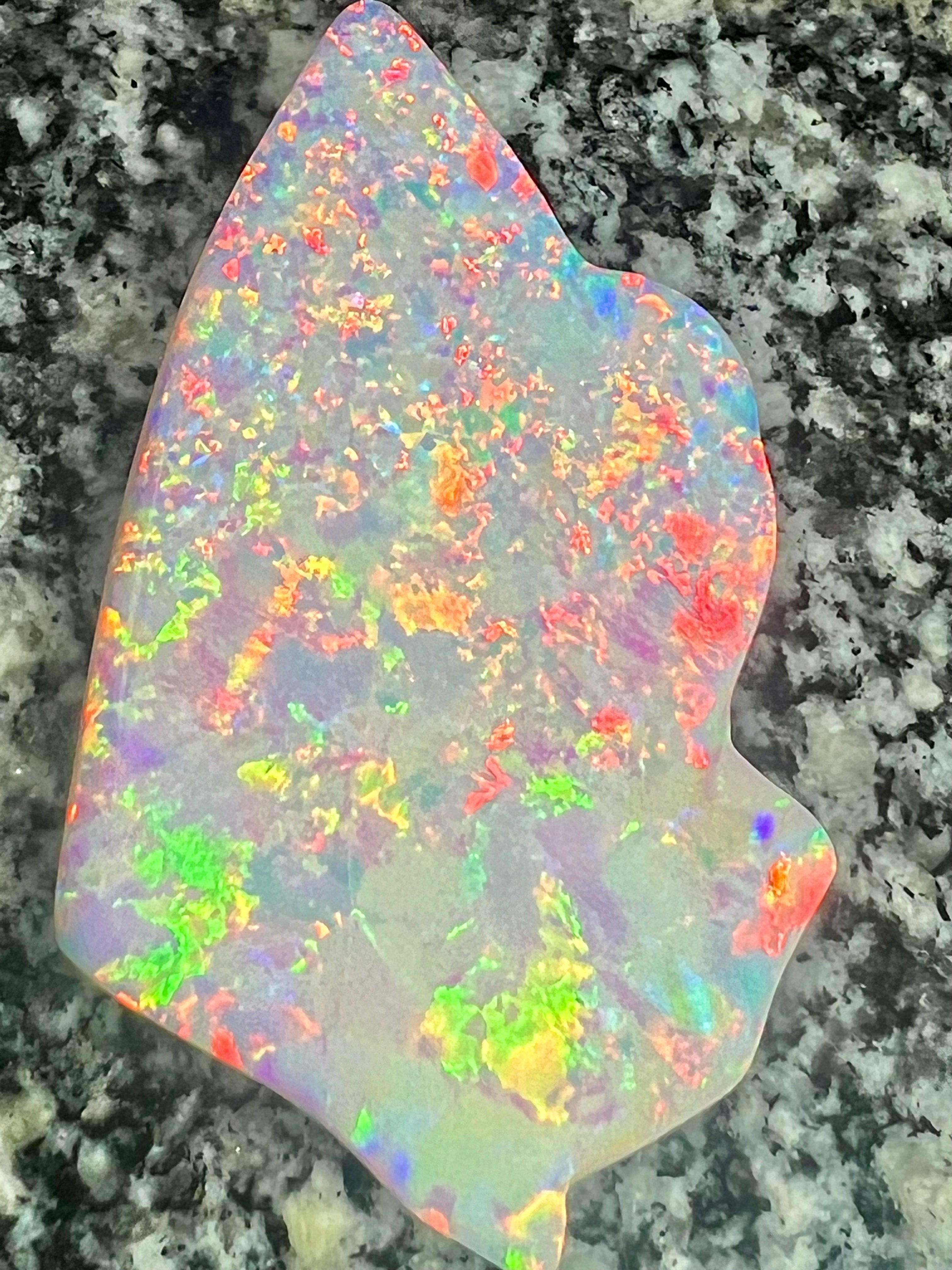 254,7 ct extreem bright very high Brazilian opal