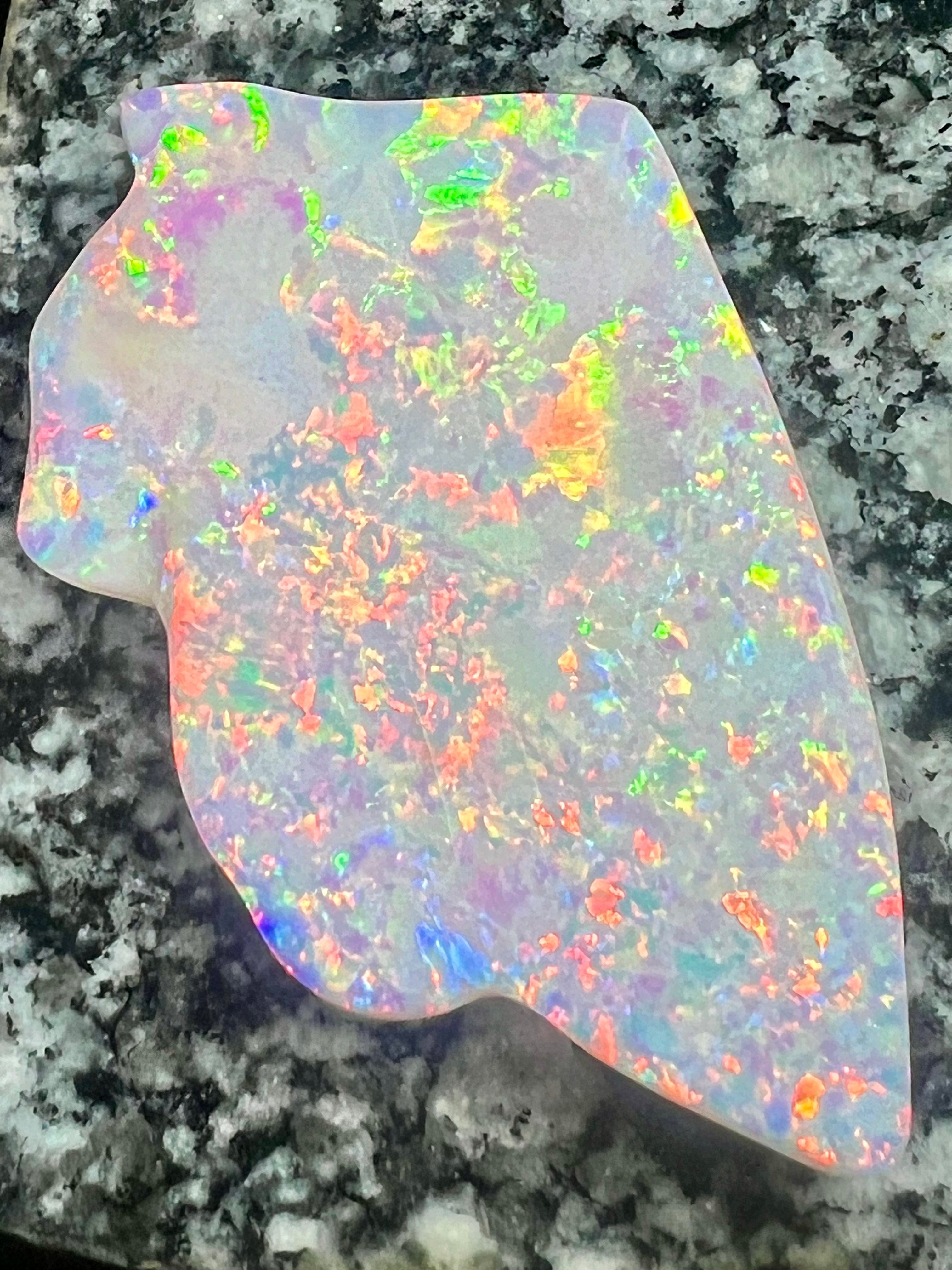 254,7 ct extreem bright very high Brazilian opal