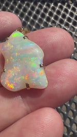 Load and play video in Gallery viewer, 18 ct gold handmade rainbow colors opal pendant
