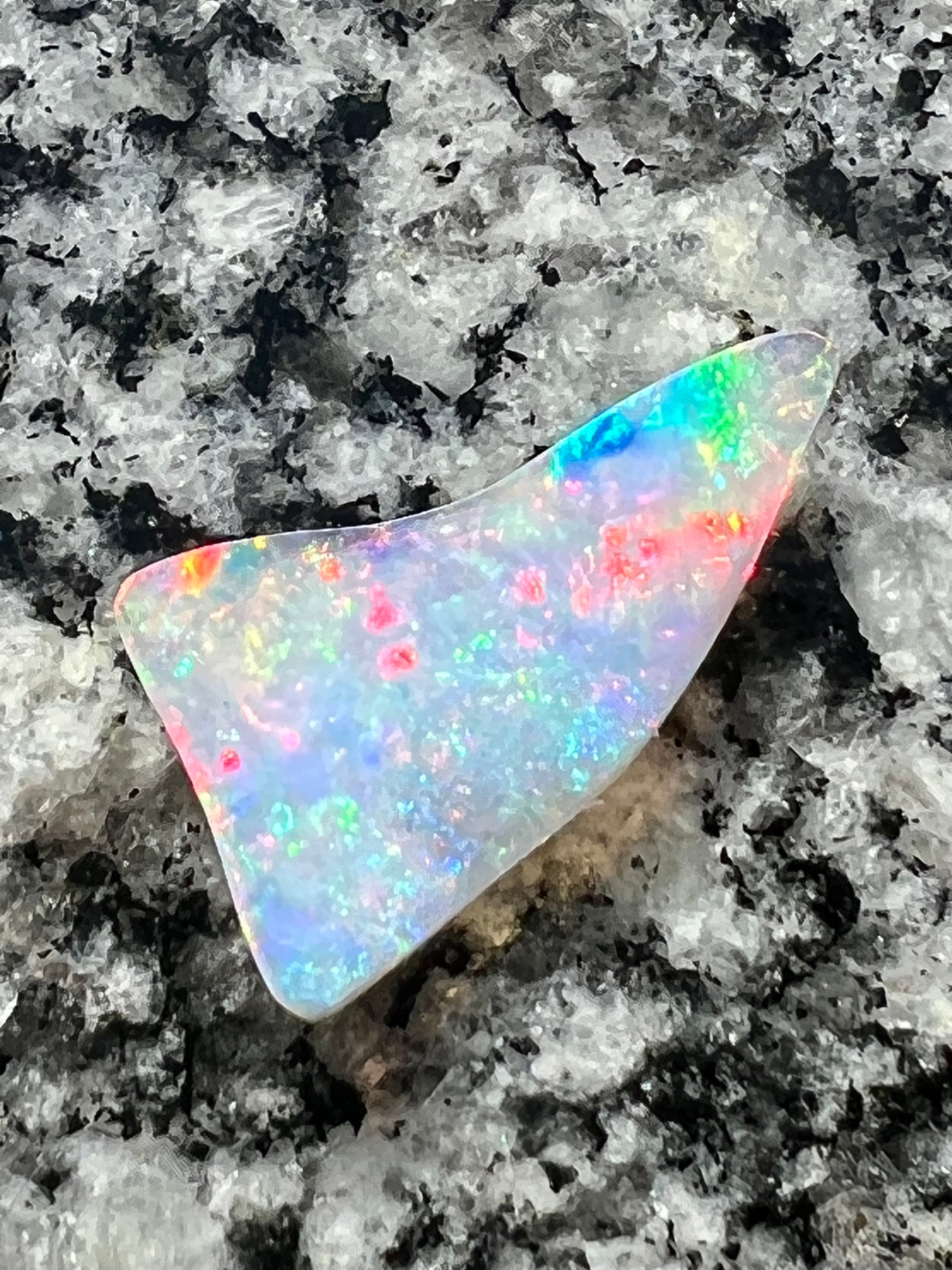 6,17 ct multi patern rainbow colors brazilian opal