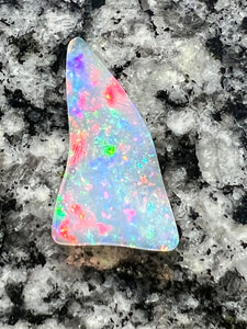 6,17 ct multi patern rainbow colors brazilian opal