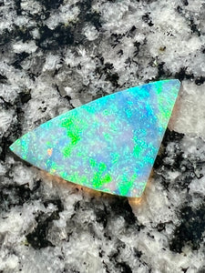 4.9 ct extreem bright 2 sided crystal clear opal