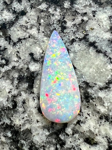 6,26 ct fully saturated teardrop opal