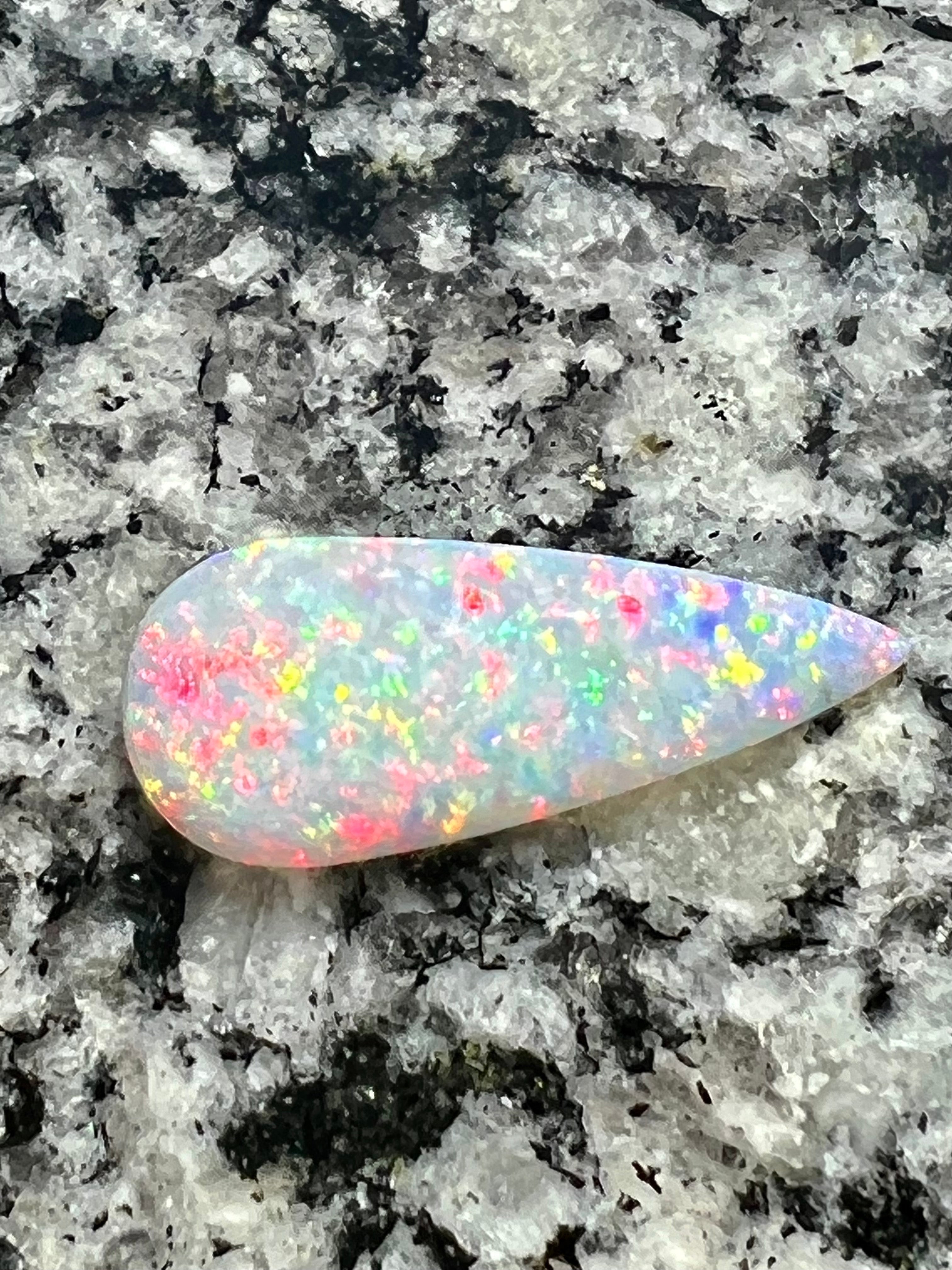 6,26 ct fully saturated teardrop opal