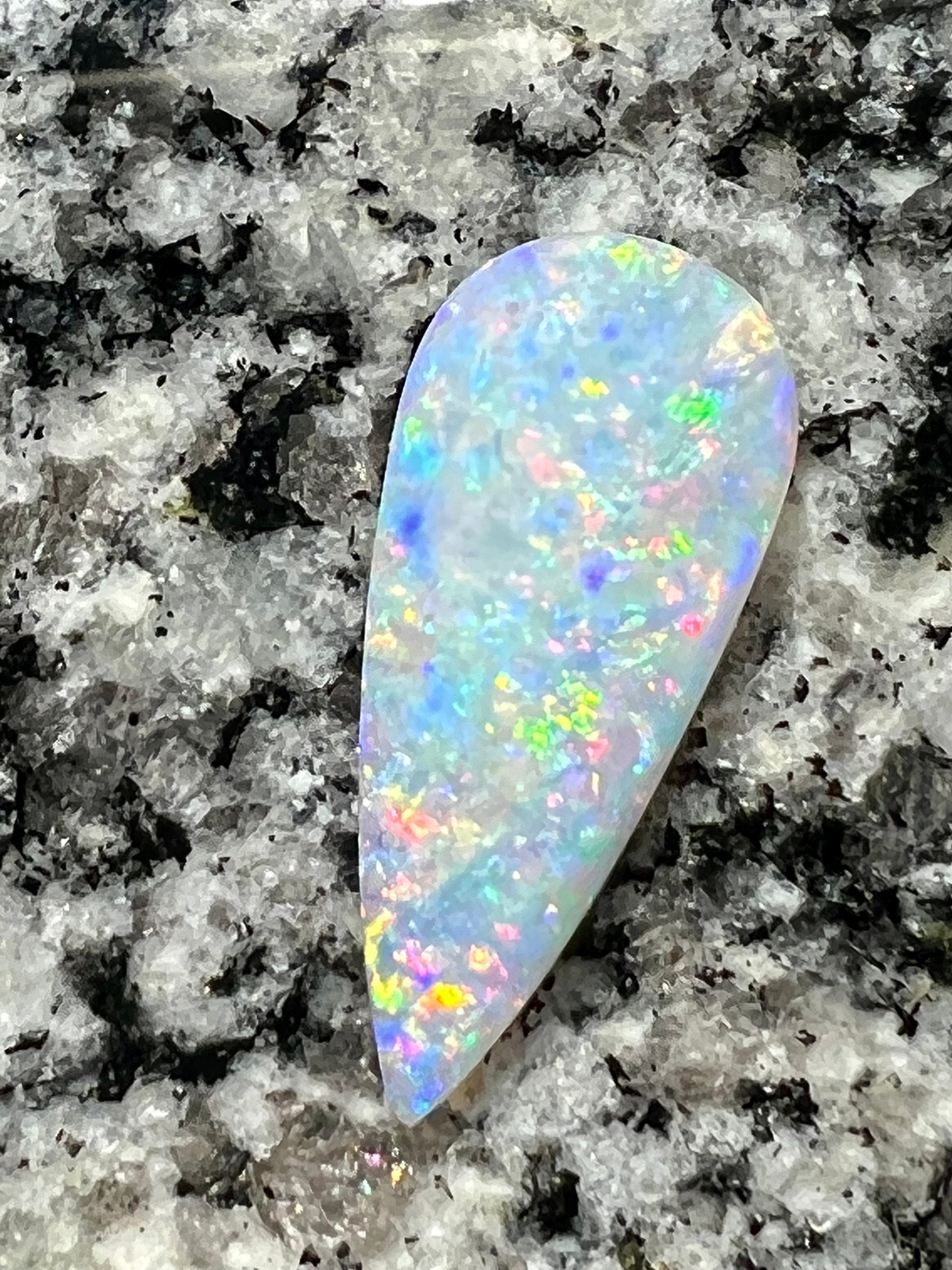 6,26 ct fully saturated teardrop opal