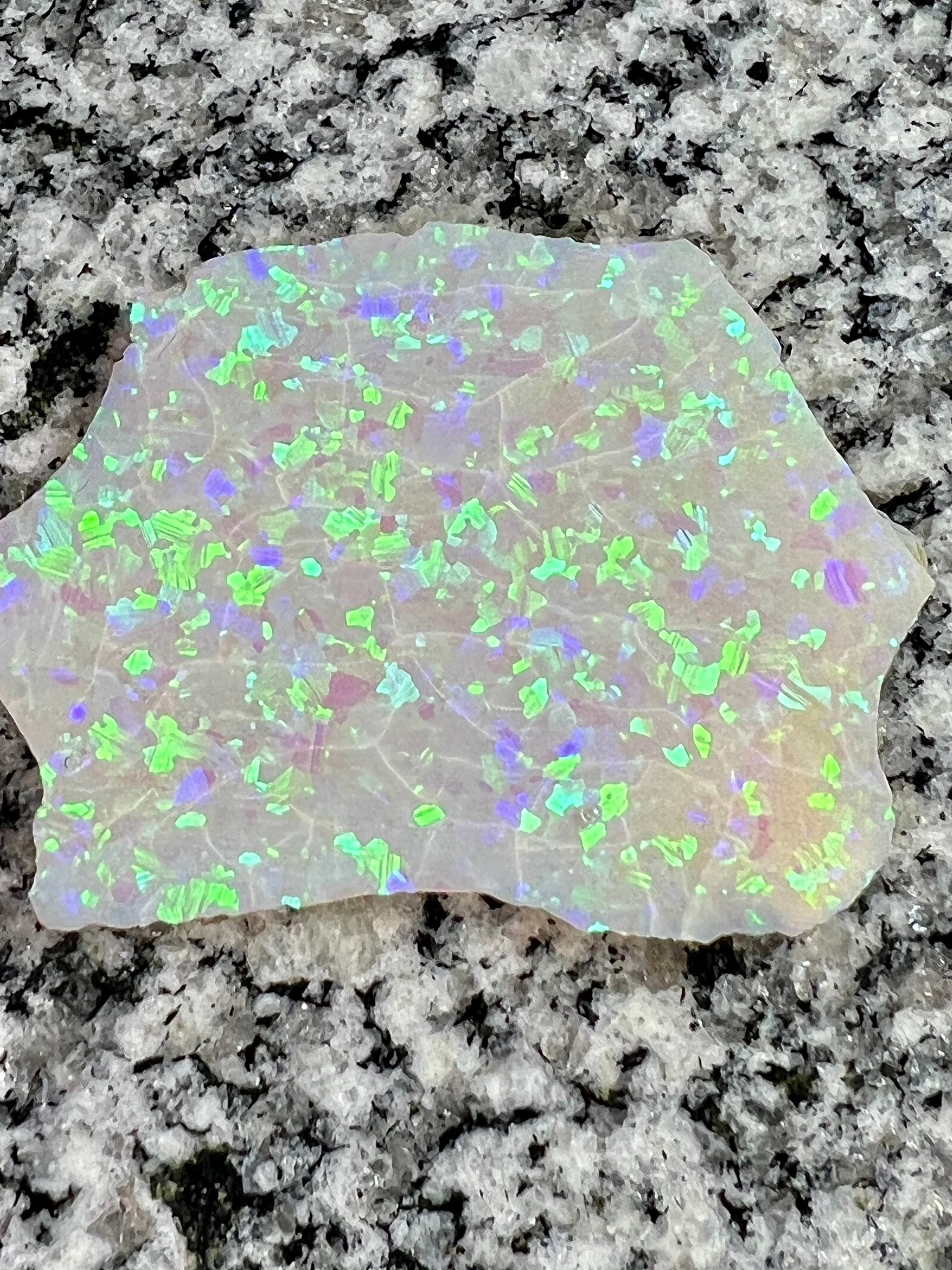 Sold 54,7ct briliant flagstone patern green blue brazlian rough