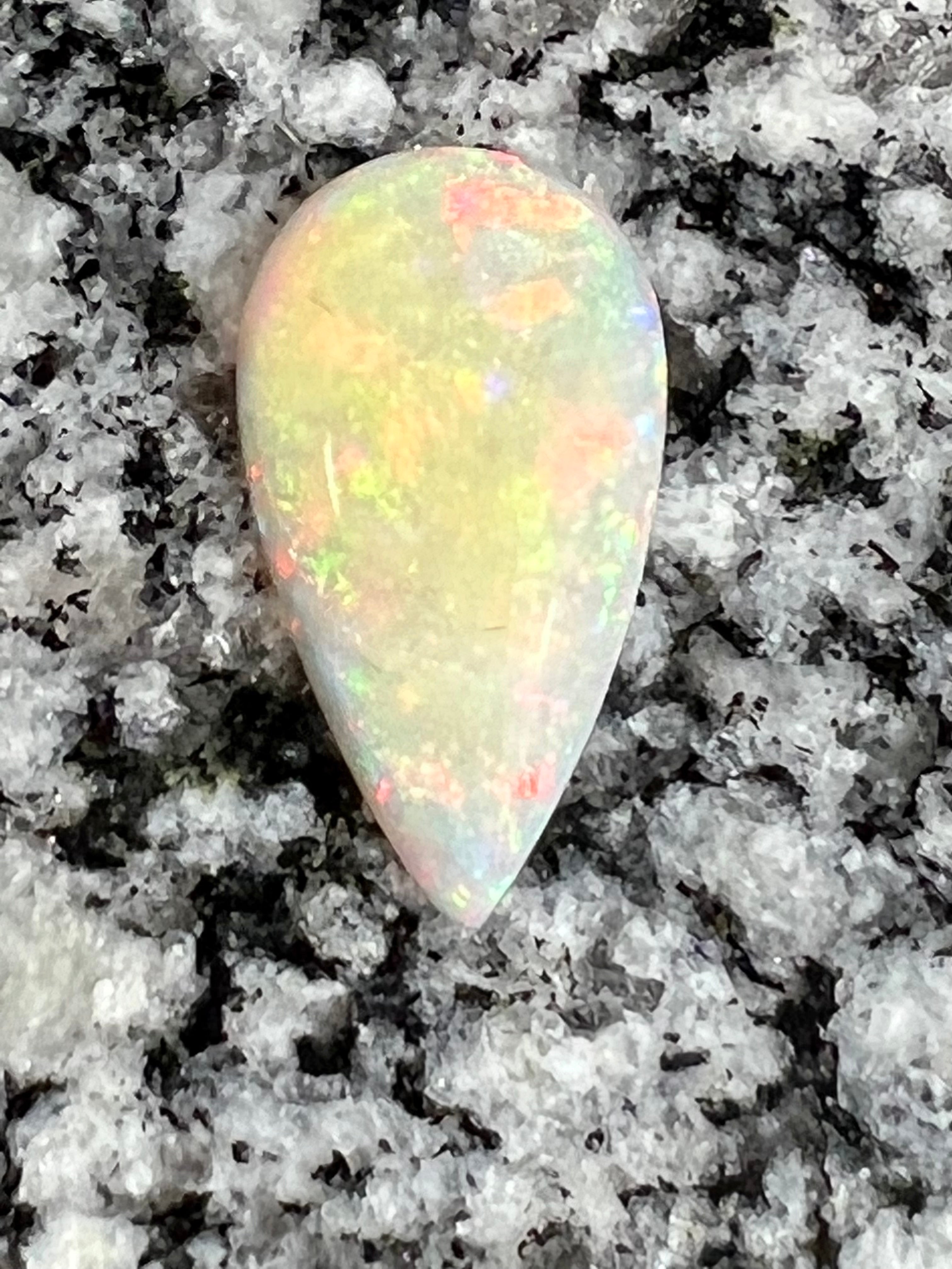 7,28ct fully saturated teardrop opal red fire inside