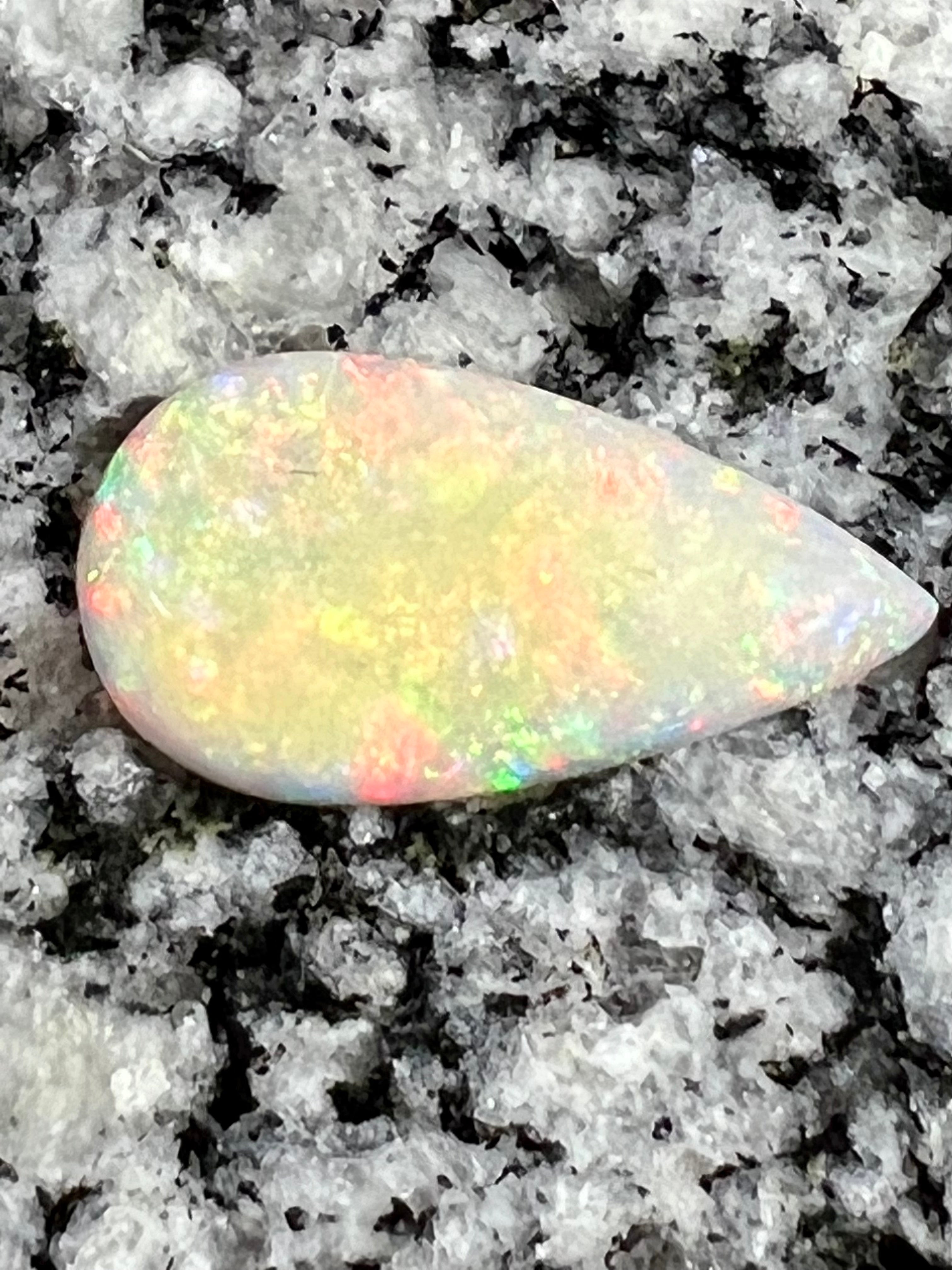 7,28ct fully saturated teardrop opal red fire inside