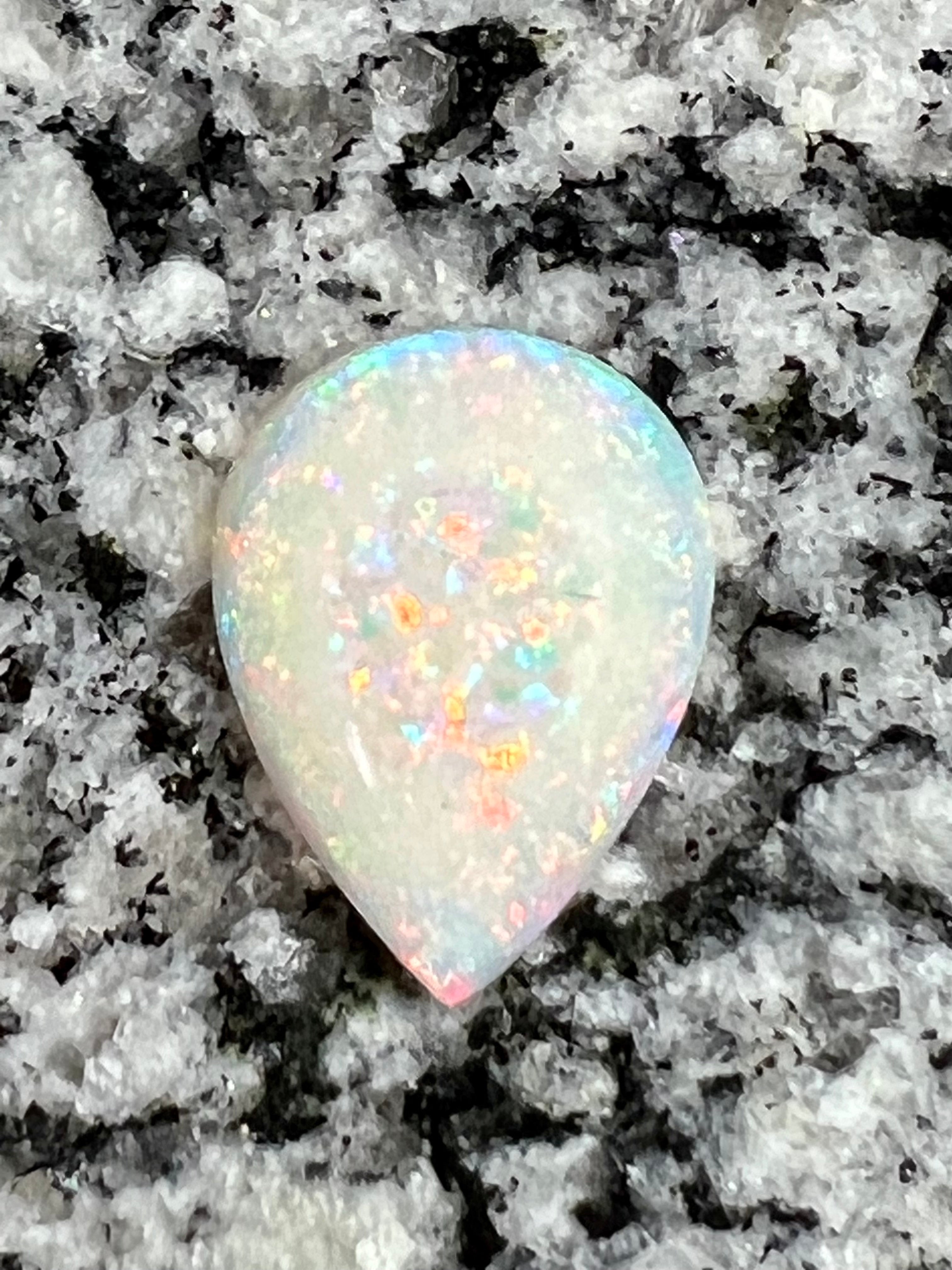 6,43ct fully saturated teardrop opal