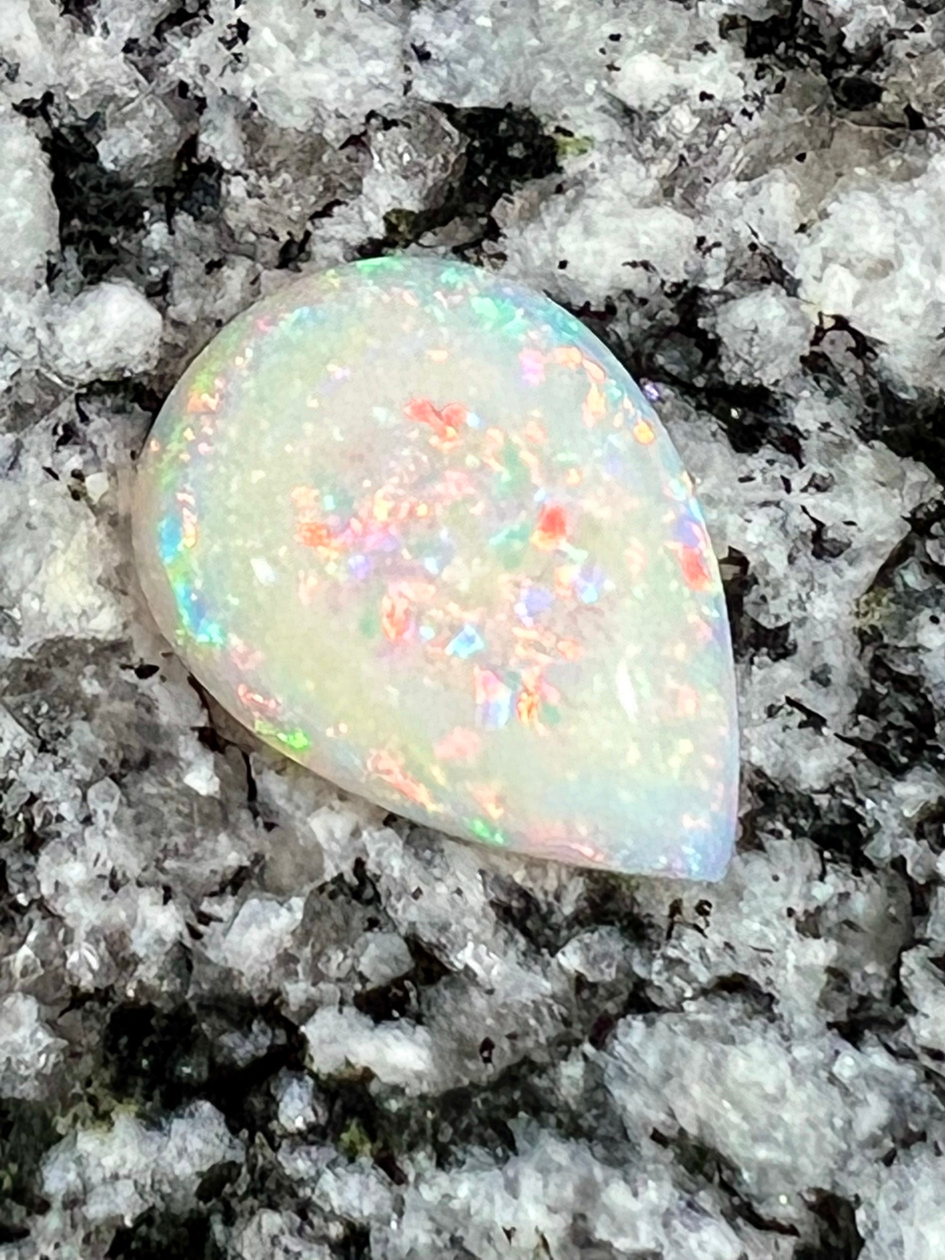 6,43ct fully saturated teardrop opal